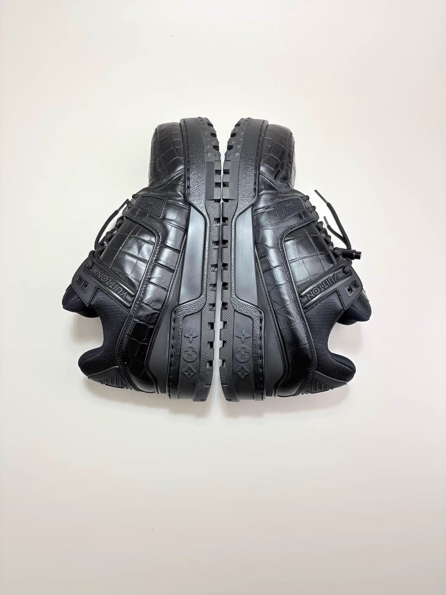 Louis Vuitton LV TRAINER Black Crocodile-Embossed Sneakers K1 Size US 9 / EU 42 - 5 Thumbnail