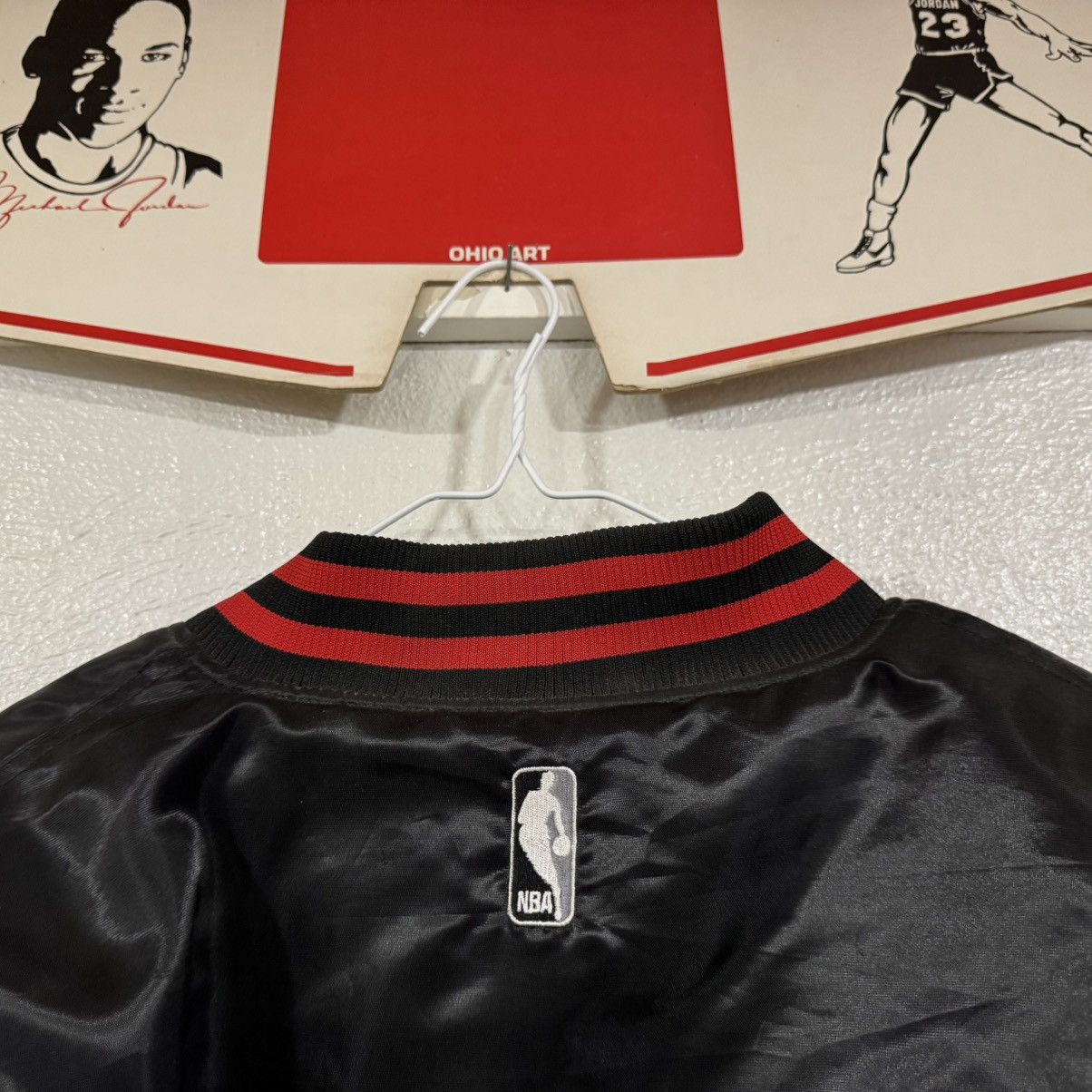 Majestic Vtg Chicago Bulls Satin Bomber Jacket Red Black Mens 2-3XL Size US XXL / EU 58 / 5 - 13 Thumbnail