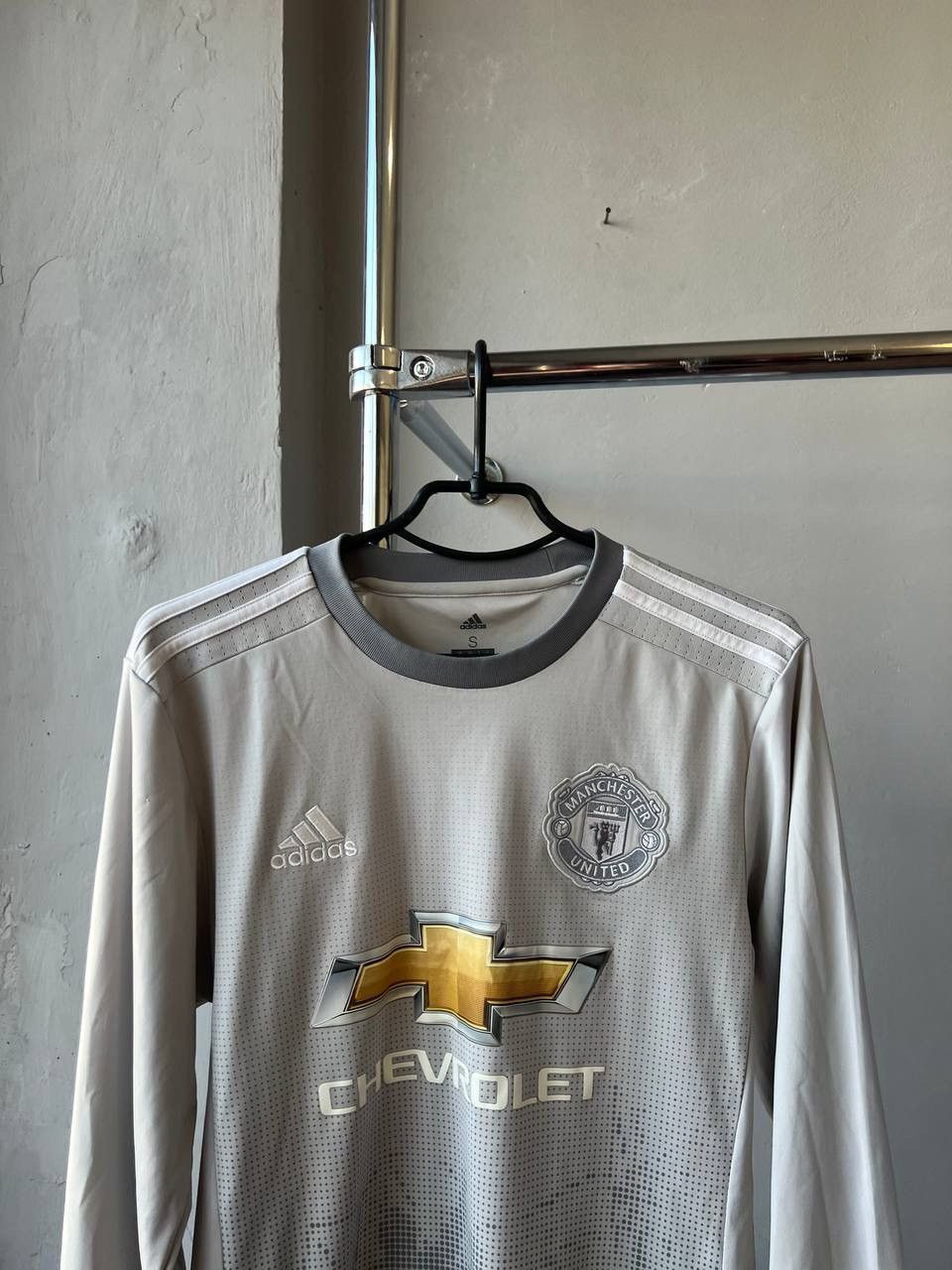 Adidas 2017/18 MANCHESTER UNITED RARE THIRD SOCCER FOOTBALL JERSEY Size US S / EU 44-46 / 1 - 3 Thumbnail