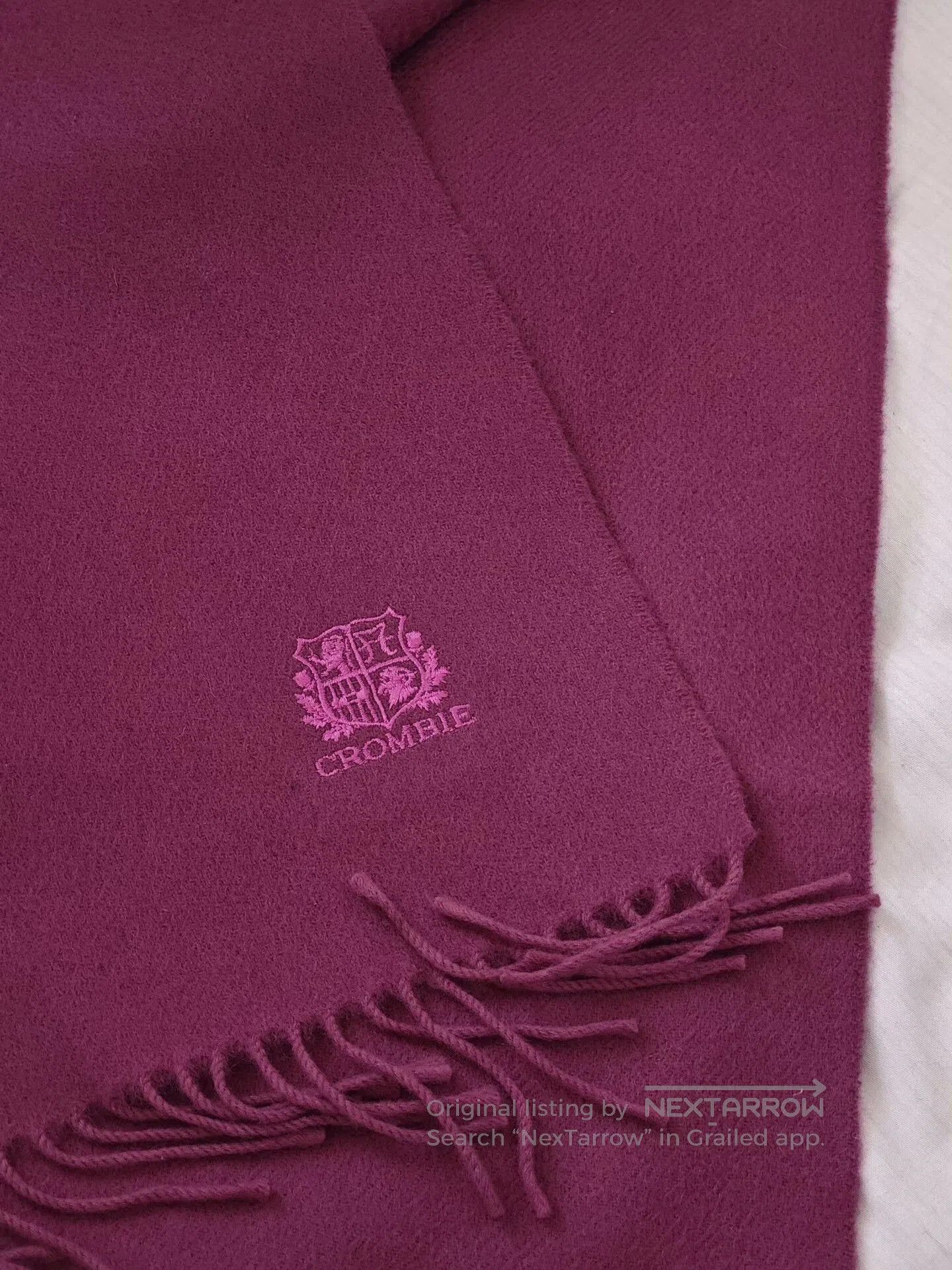 Johnstons Of Elgin Crombie Cashmere Scarf in Magenta. Size ONE SIZE - 4 Thumbnail