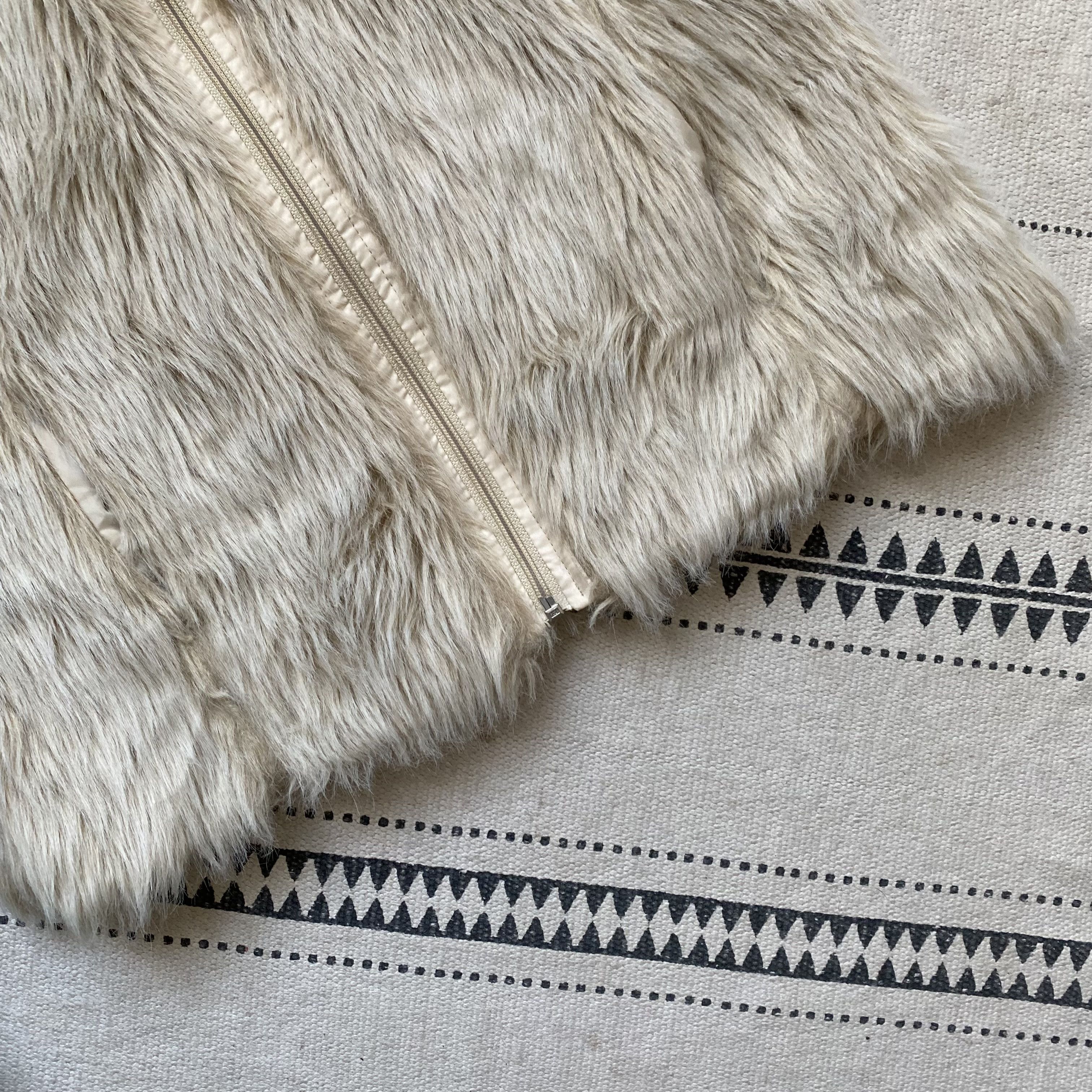 If Six Was Nine Vintage 2000s cropped Faux fur vest Avant-garde Y2K Size M / US 6-8 / IT 42-44 - 3 Thumbnail
