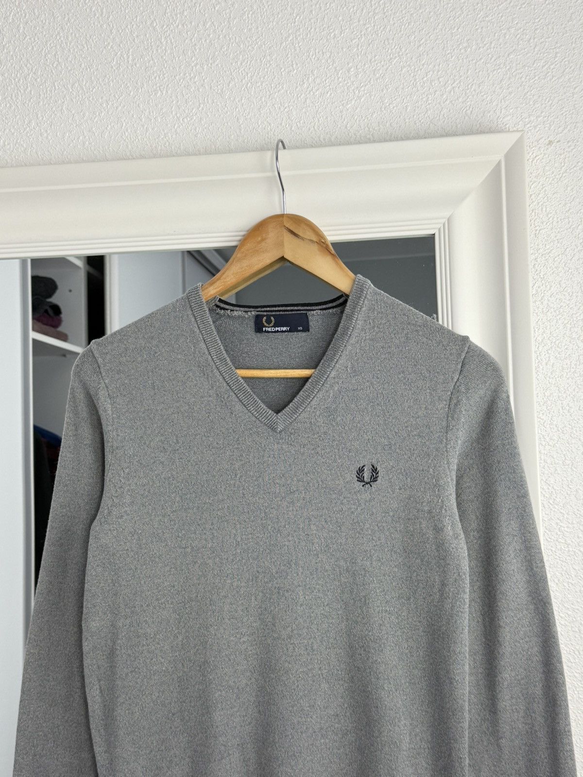 Fred Perry Fred Perry V-Neck Sweater Jumper Gray Sweater Size: XS Size US XS / EU 42 / 0 - 4 Thumbnail