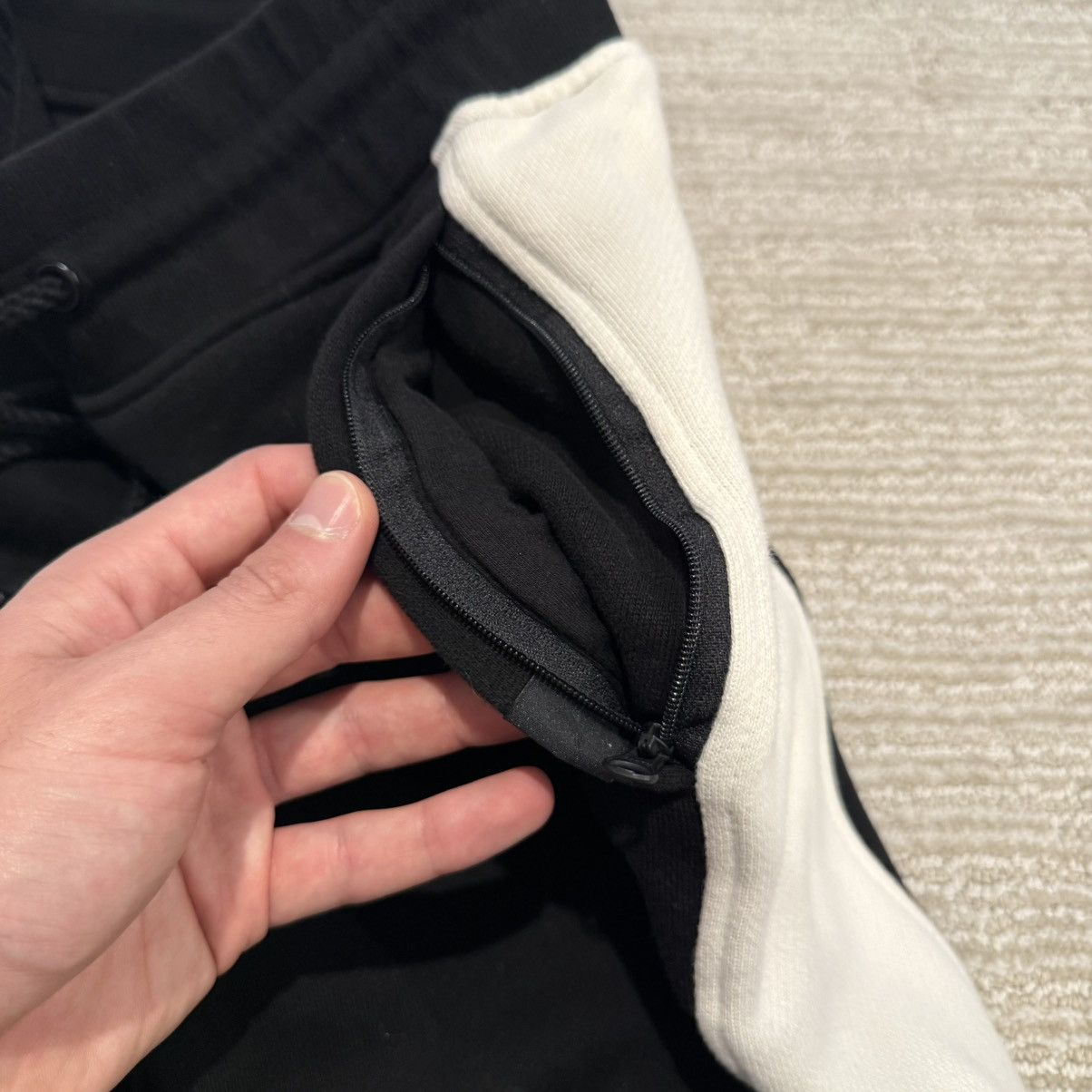 Fenty × Puma Rihanna FENTY x Puma Black Varsity F Logo Sweatpants Size XS Size 26" / US 2 / IT 38 - 4 Thumbnail
