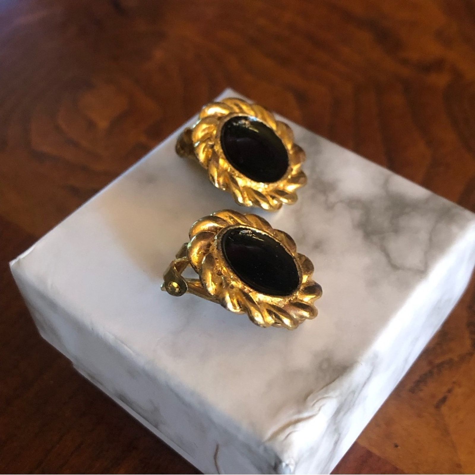 Vintage Vintage 70s black enamel gold plated clip on earrings Size ONE SIZE - 2 Thumbnail