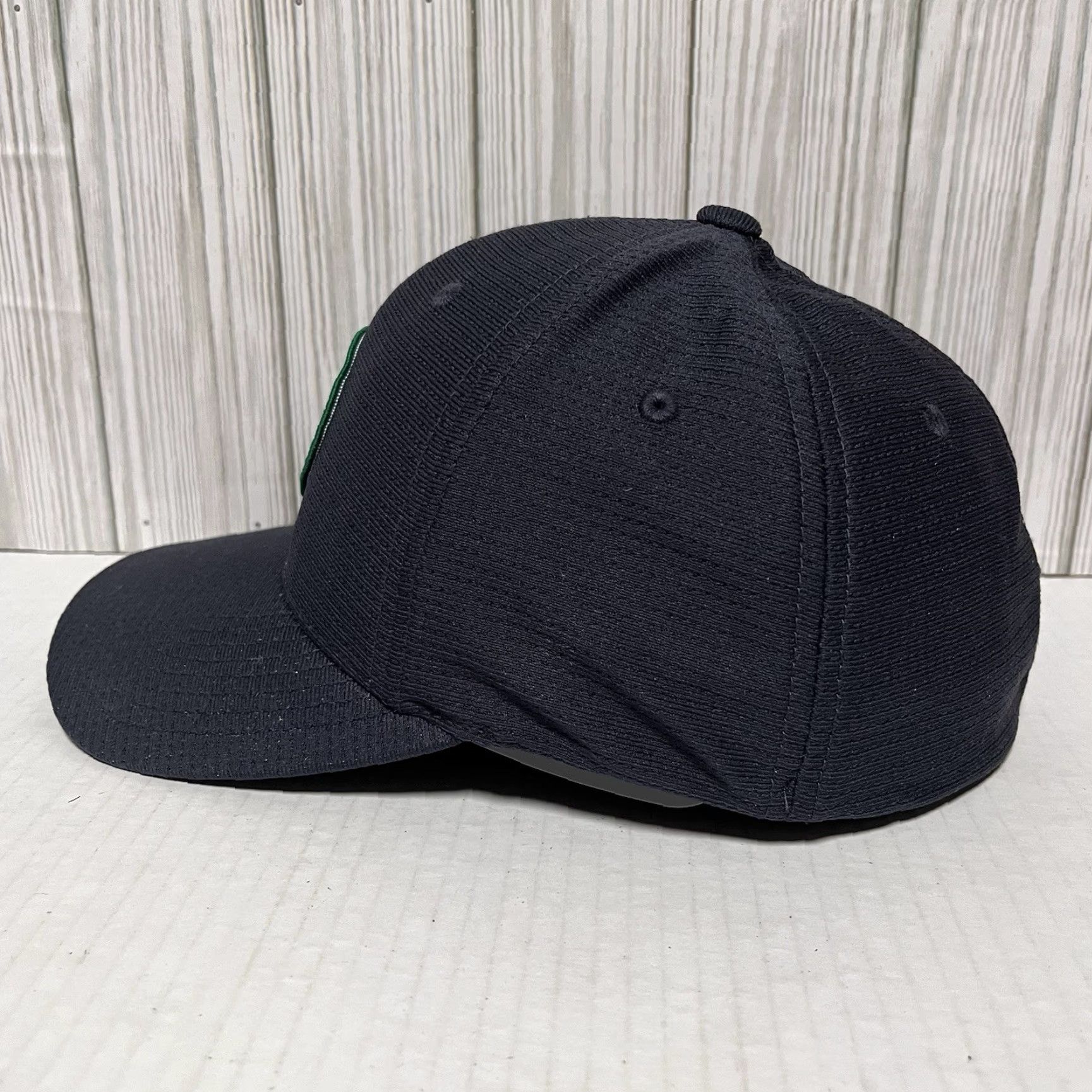 TravisMathew VINTAGE Travis Mathew Golf Hat Cap Minnesota Logo Navy Blue Flexfit S/M Medium Men Golf Hat Adjustable Breathable Lightweight 90s USA Mens Size ONE SIZE - 3 Thumbnail