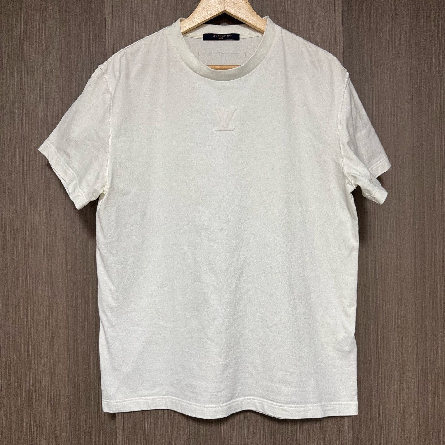 Louis Vuitton Louis Vuitton Embossed Logo T-Shirt Size M Size US M / EU 48-50 / 2 - 1 Thumbnail