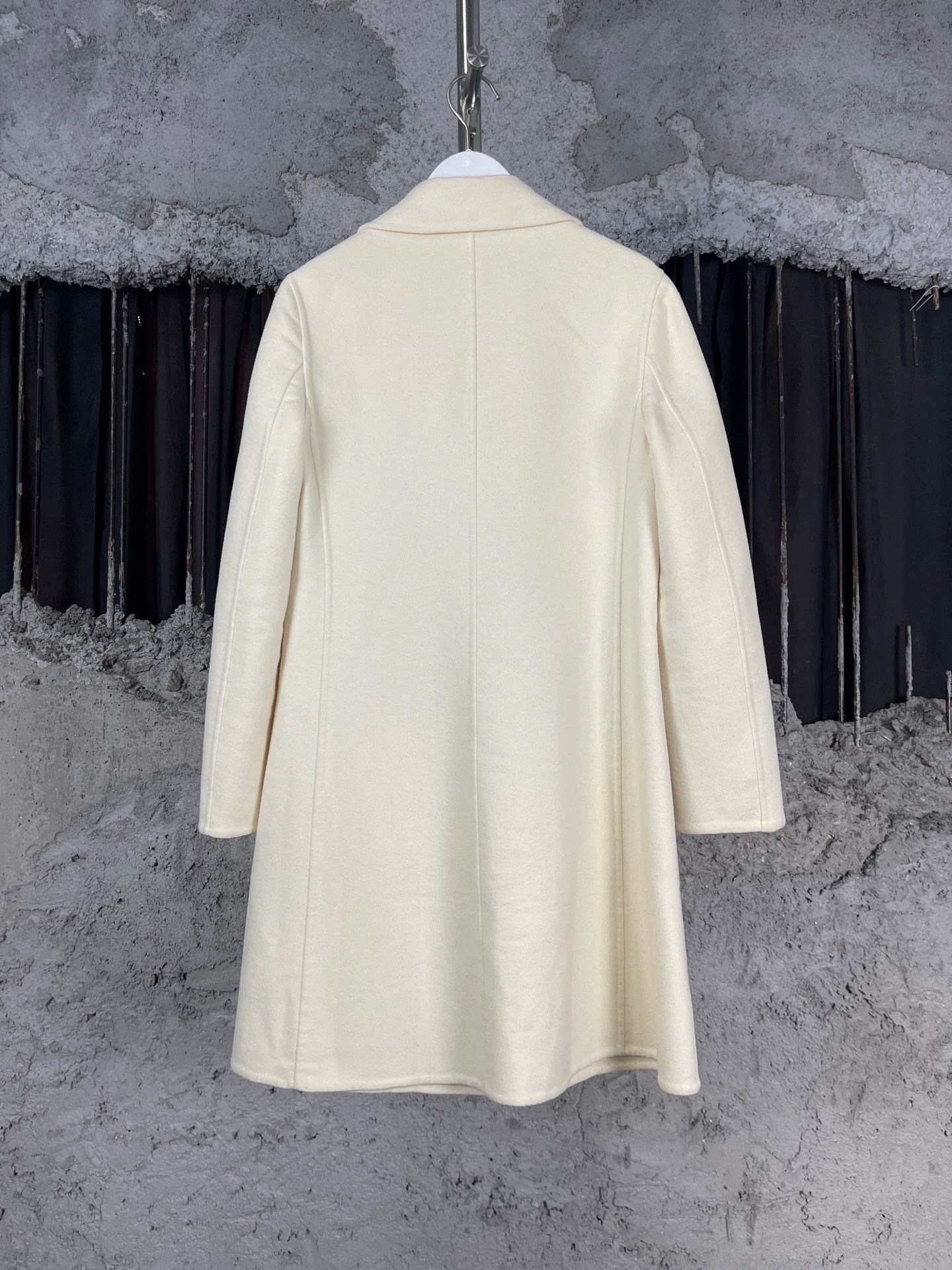 Valentino Valentino Metal V 4-Pocket Wool Coat Size 2 99 New No Tag Size XS / US 0-2 / IT 36-38 - 2 Thumbnail