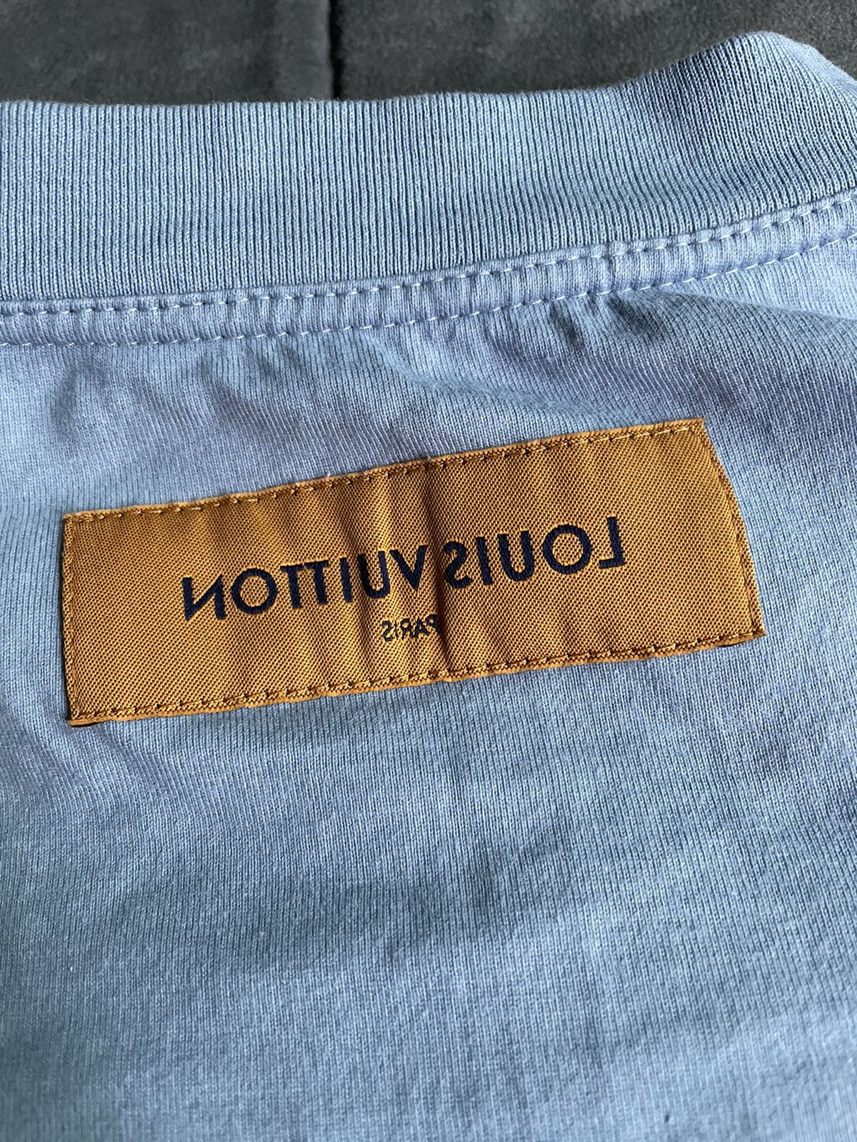 Louis Vuitton Louis Vuitton Blue Embossed Logo T Shirt Size US XL / EU 56 / 4 - 5 Thumbnail