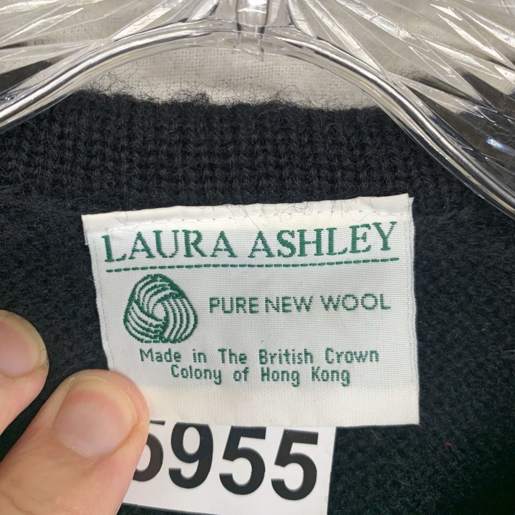 Laura Ashley VINTAGE Laura Ashley Wool Cardigan Sweater Women Size 6 Cropped Floral Embroidered Black Fall Winter Size M / US 6-8 / IT 42-44 - 6 Thumbnail