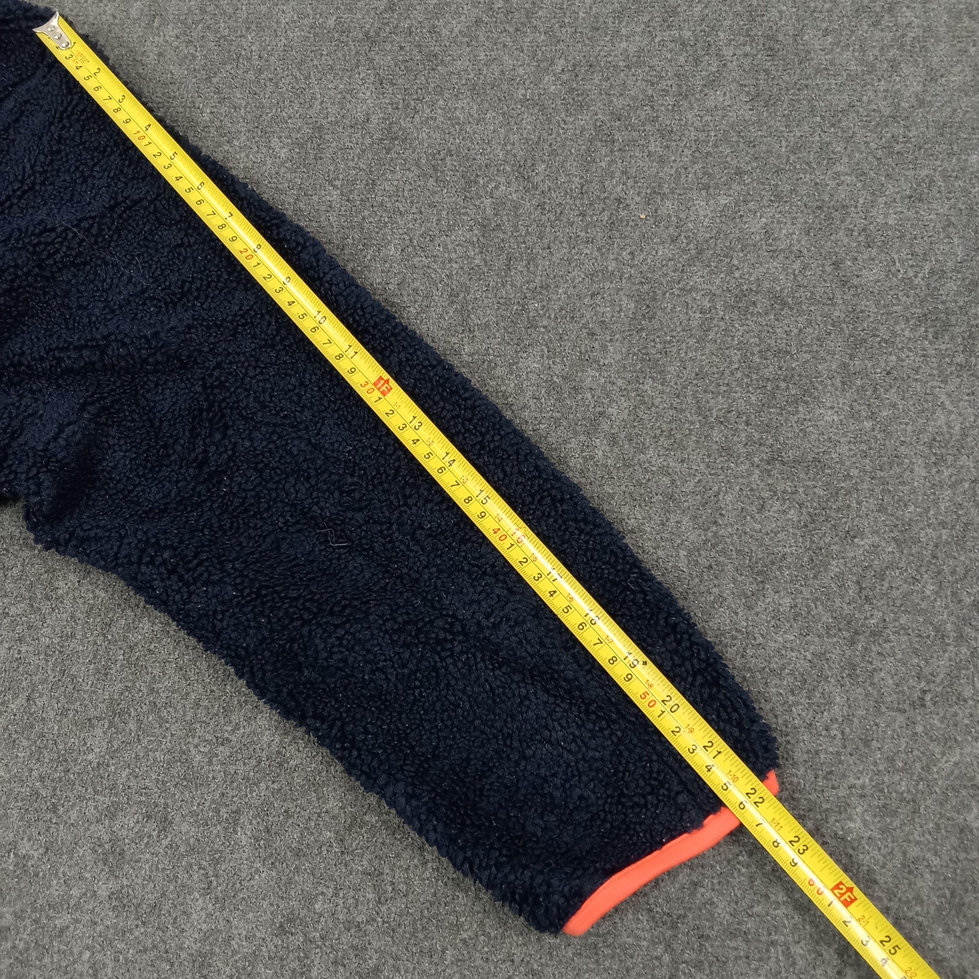 Vintage J.W.Anderson X Uniqlo Japanese Sherpa Hoodies Size US L / EU 52-54 / 3 - 7 Thumbnail