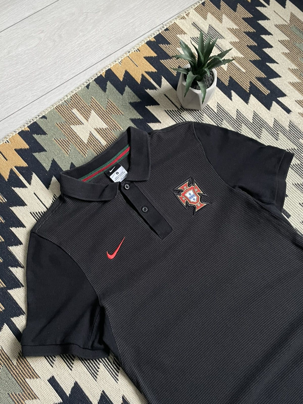 Nike Vintage Nike Portugal Blockcore Soccer Jersey Polo Size US S / EU 44-46 / 1 - 4 Thumbnail