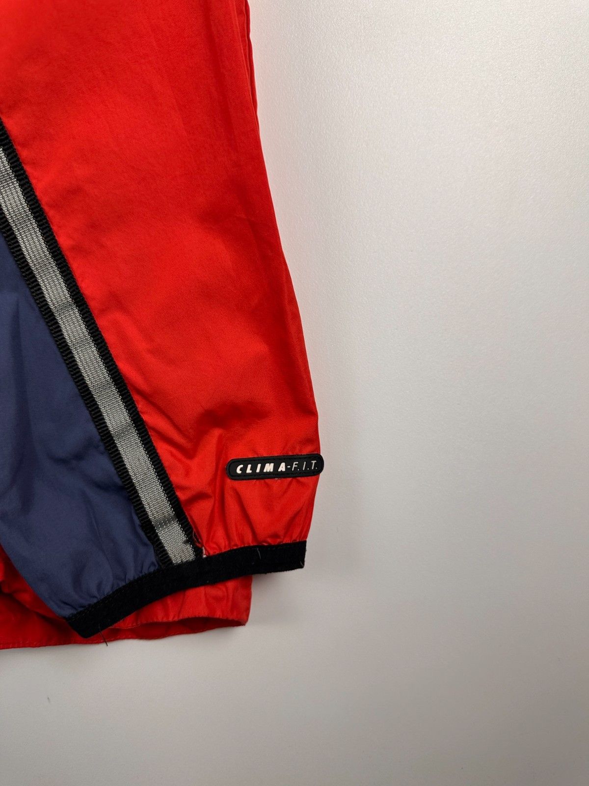 Nike Vintage 90’s Nike Jacket Windbreaker Red Grey Mens Size S Size US S / EU 44-46 / 1 - 5 Thumbnail