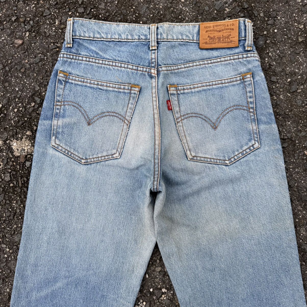 Levi's Vintage Clothing VINTAGE LEVI'S 525 LIGHT WASH FADED DENIM JEANS Size US 29 - 11 Thumbnail