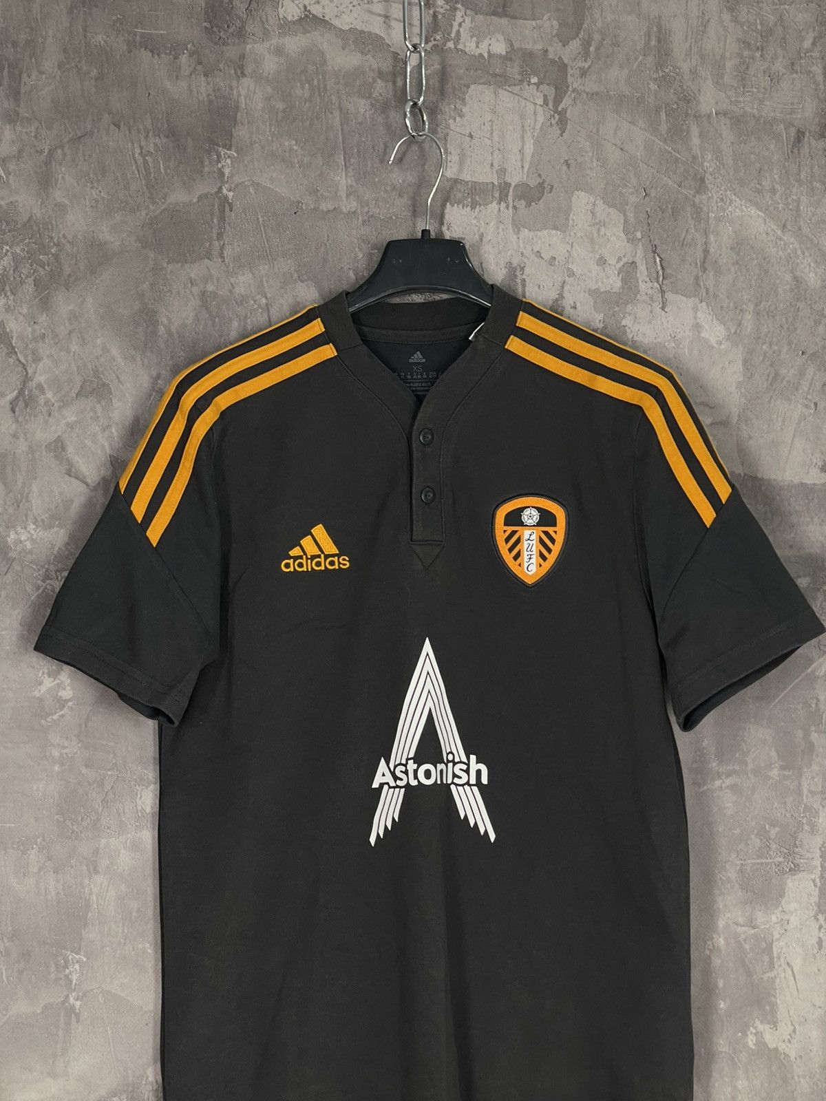 Adidas × Vintage Adidas Leeds United 2022 soccer jersey Size US XS / EU 42 / 0 - 2 Thumbnail