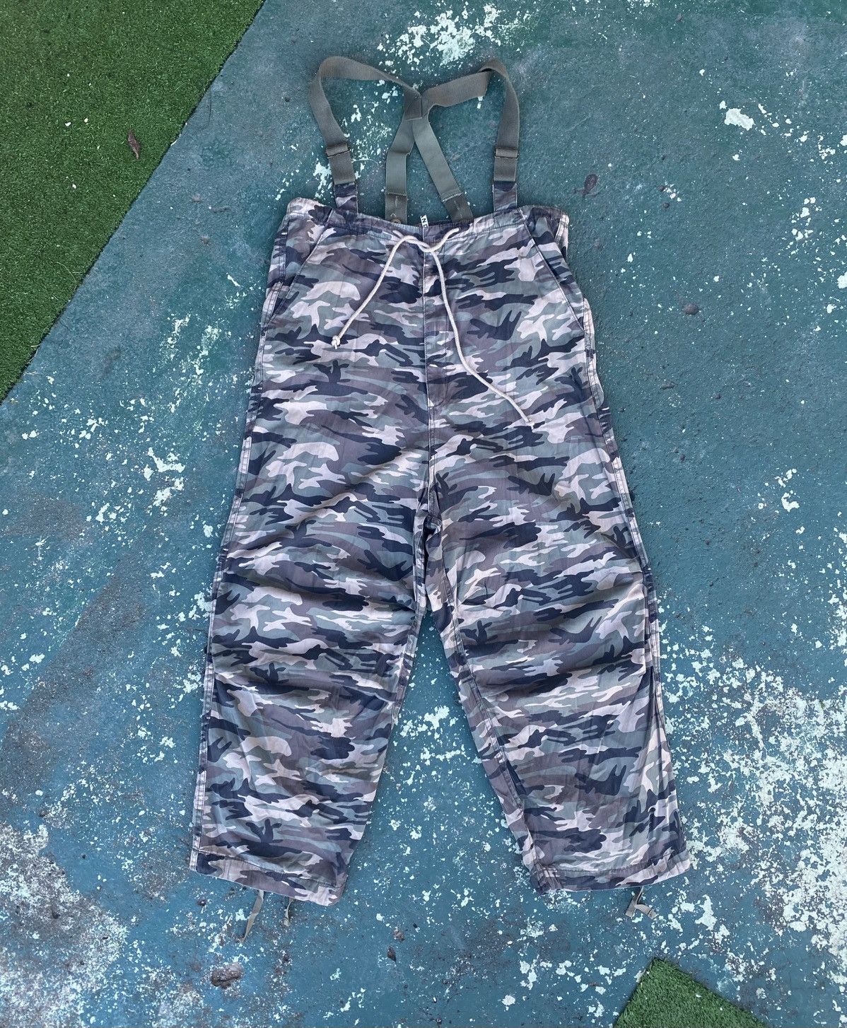 Japanese Brand Niko And.. Camou Drop Crotch Pants Size US 37 - 1 Thumbnail