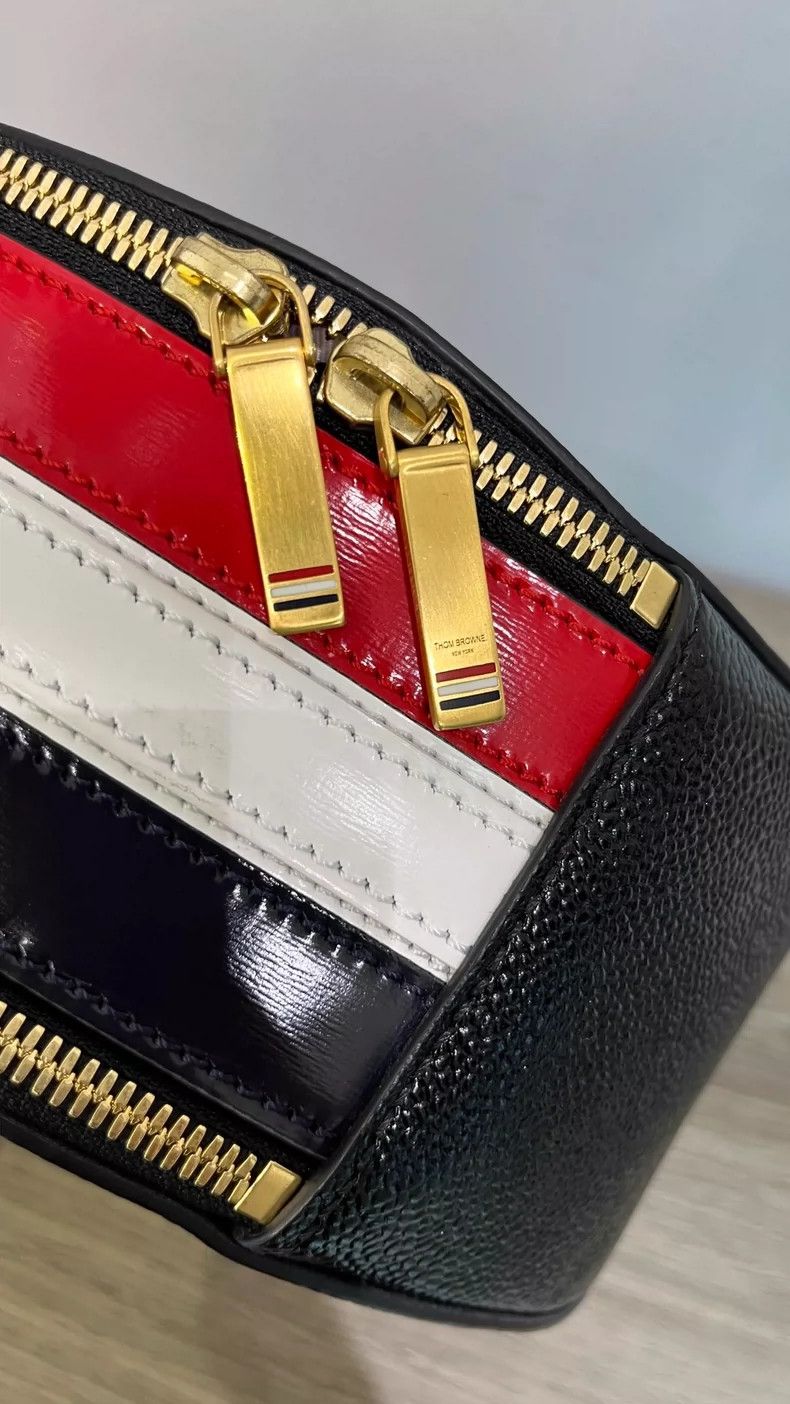 Thom Browne Thom Browne Cowhide cylinder bag Size ONE SIZE - 8 Thumbnail