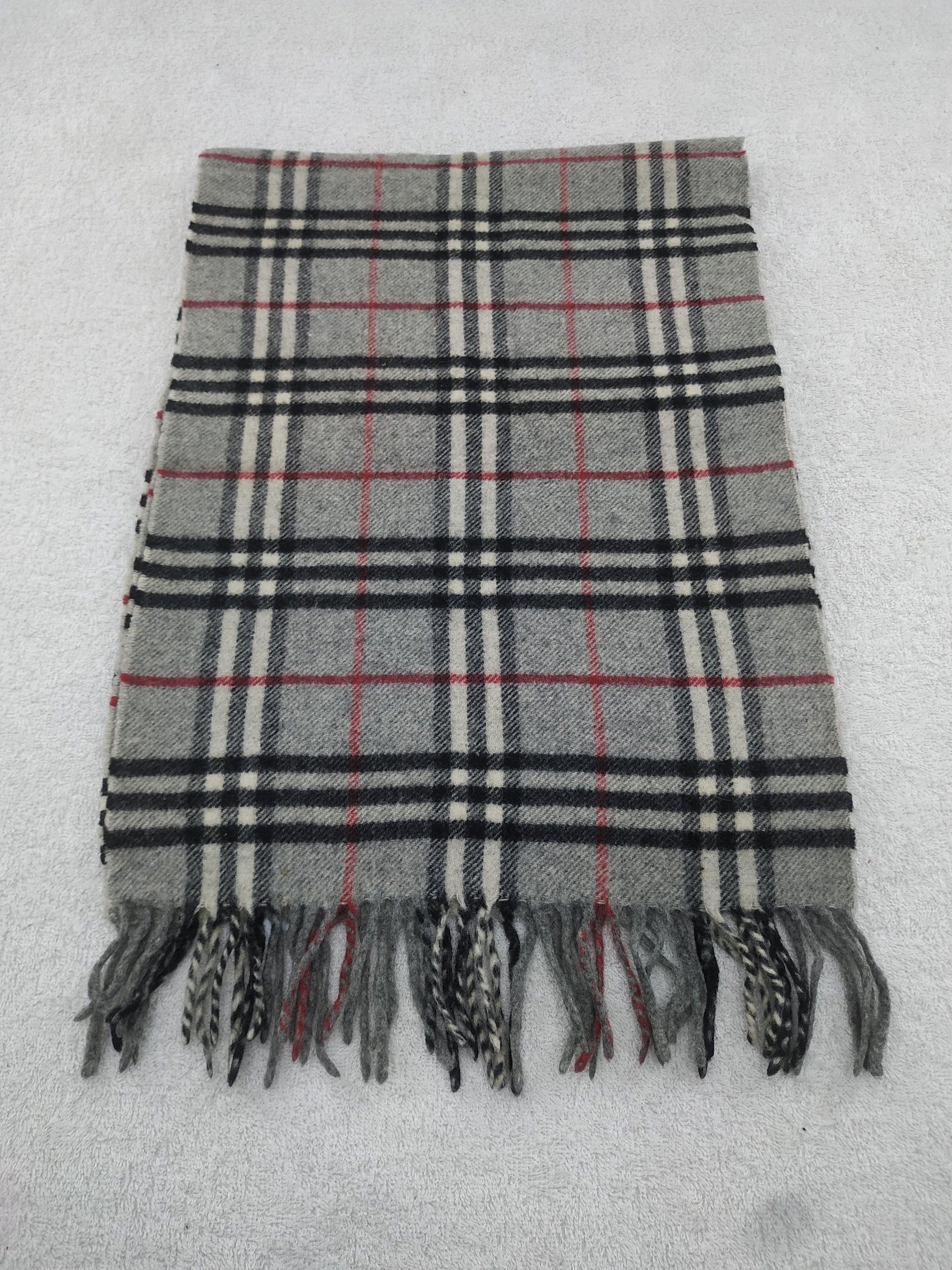 Vintage Burberry Scarf/Muffler/Neckwear MF266