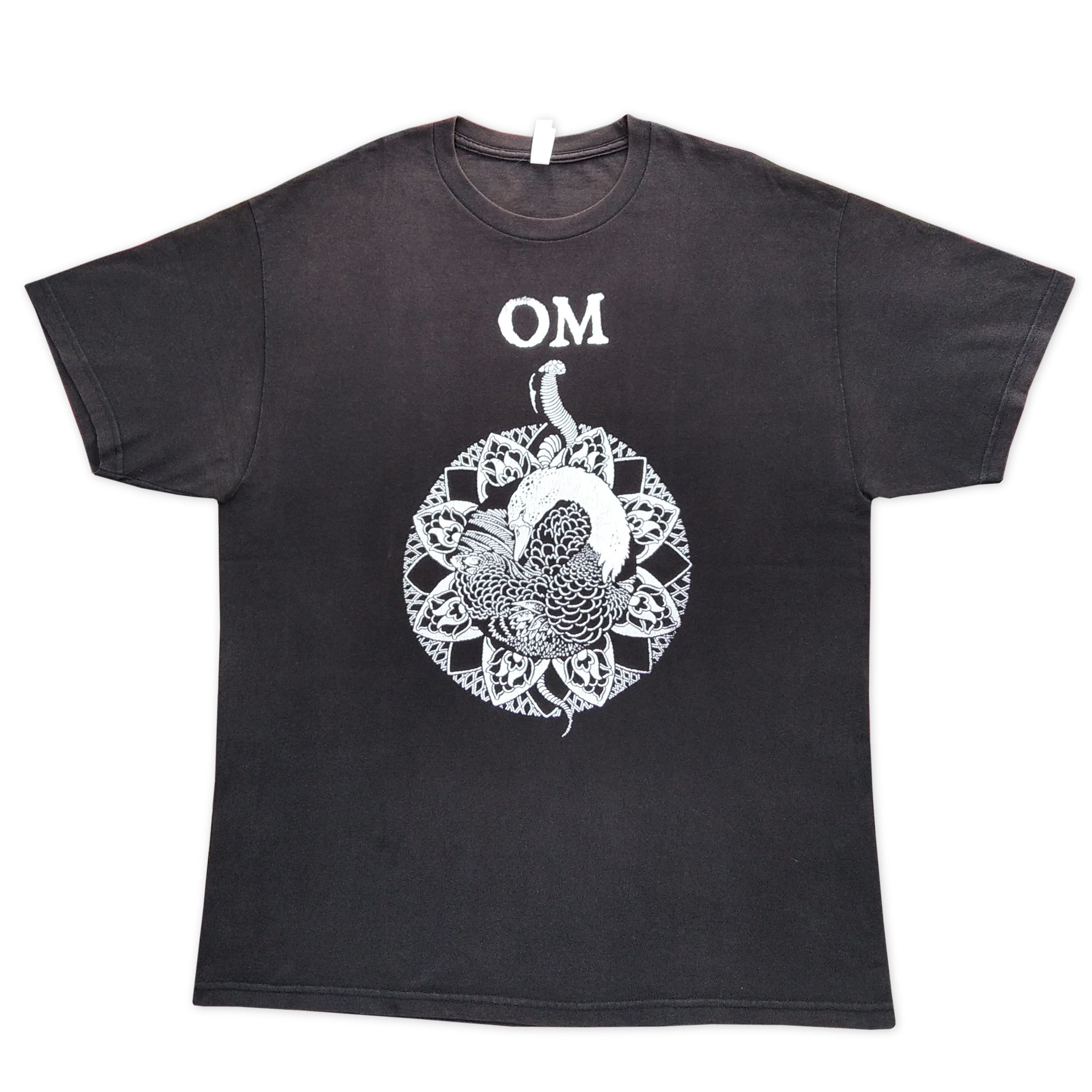 Band Tees Vintage 2010's OM "Crest" T-Shirt Size US XL / EU 56 / 4 - 1 Thumbnail