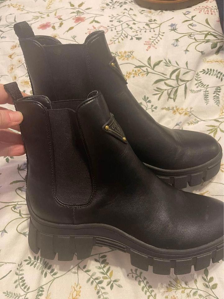 Guess Guess Chunky Heel Boots Size9 Size US 9 / IT 39 - 4 Thumbnail