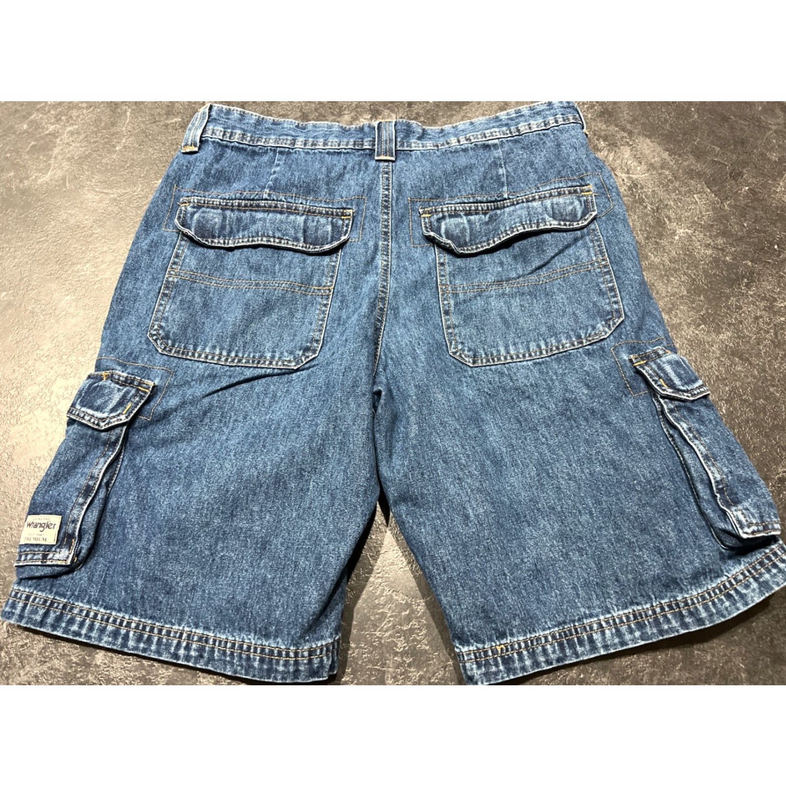 Wrangler Wrangler Cargo Shorts Denim Blue 32 Men Medium Rise Pockets Classic 9.5 Inseam Regular Size US 32 / EU 48 - 6 Thumbnail