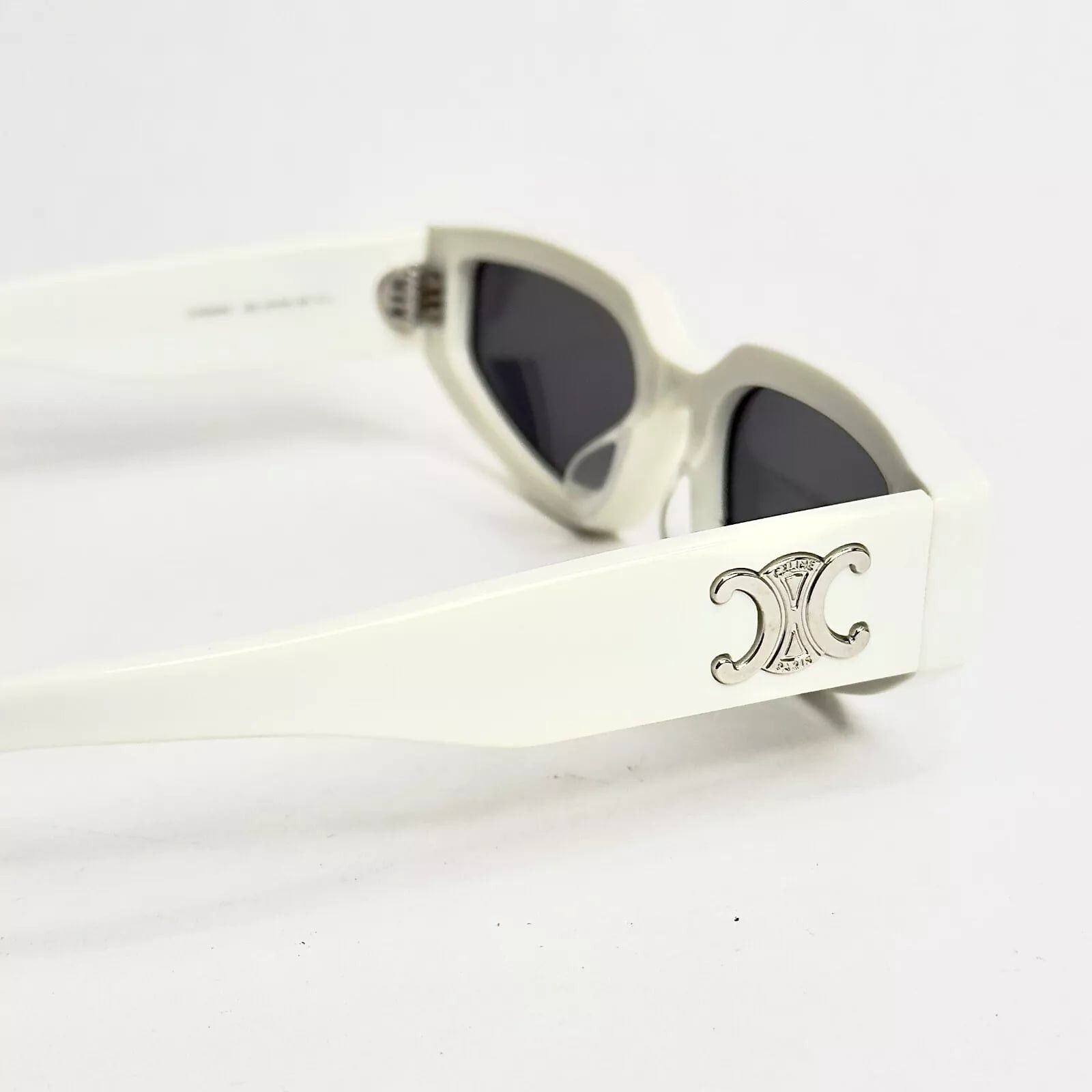 Celine CELINE TRIOMPHE Paris White Logo Sunglasses CL40269U 25A Size ONE SIZE - 5 Thumbnail