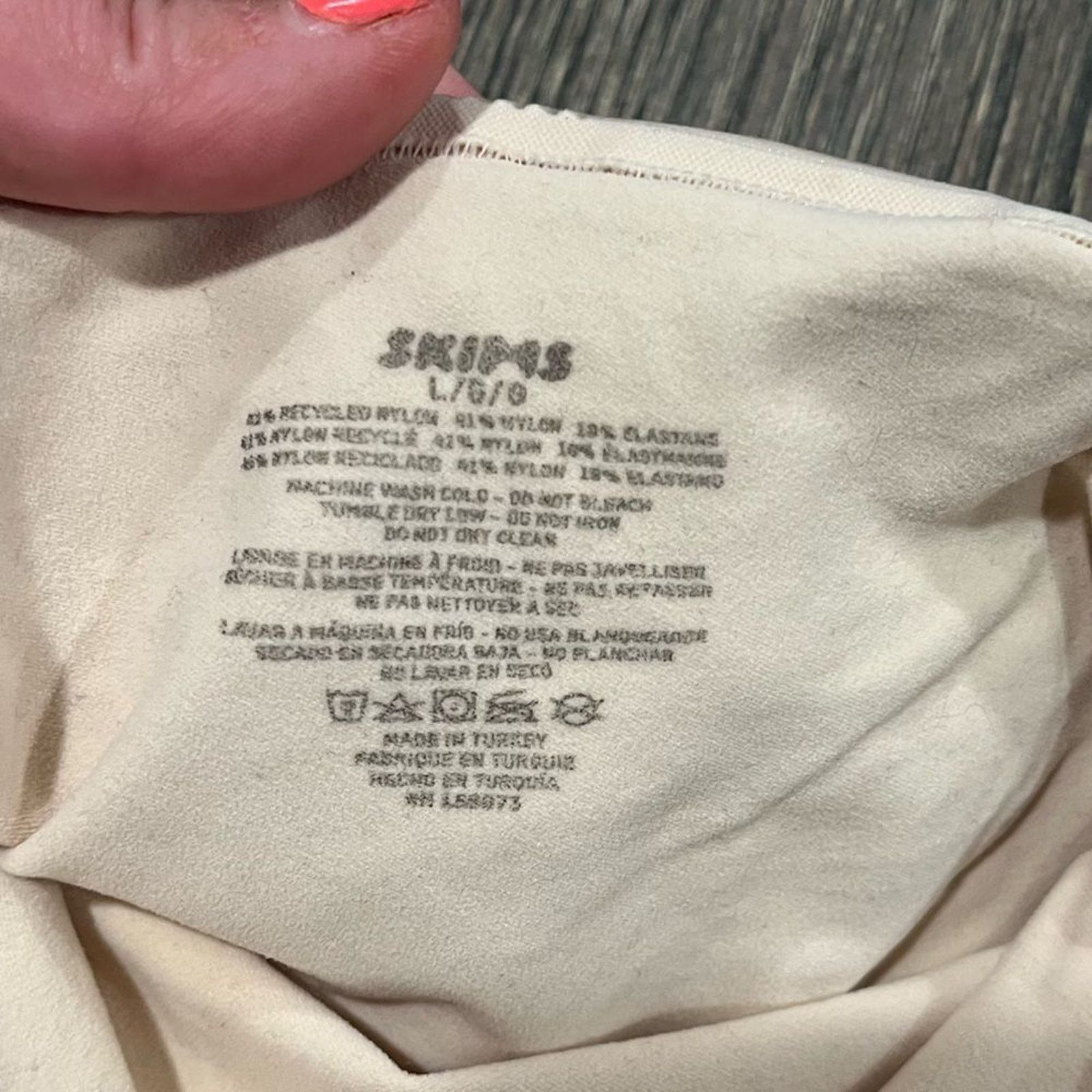 SKIMS NWOT Skims Seamless Sculpt Mid Waist Thong Shapewear Sand L Size ONE SIZE - 2 Thumbnail