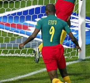 Puma × Vintage Puma x 2004/06 Samuel Eto'o #9 Cameroon Home Jersey Size US M / EU 48-50 / 2 - 24 Thumbnail