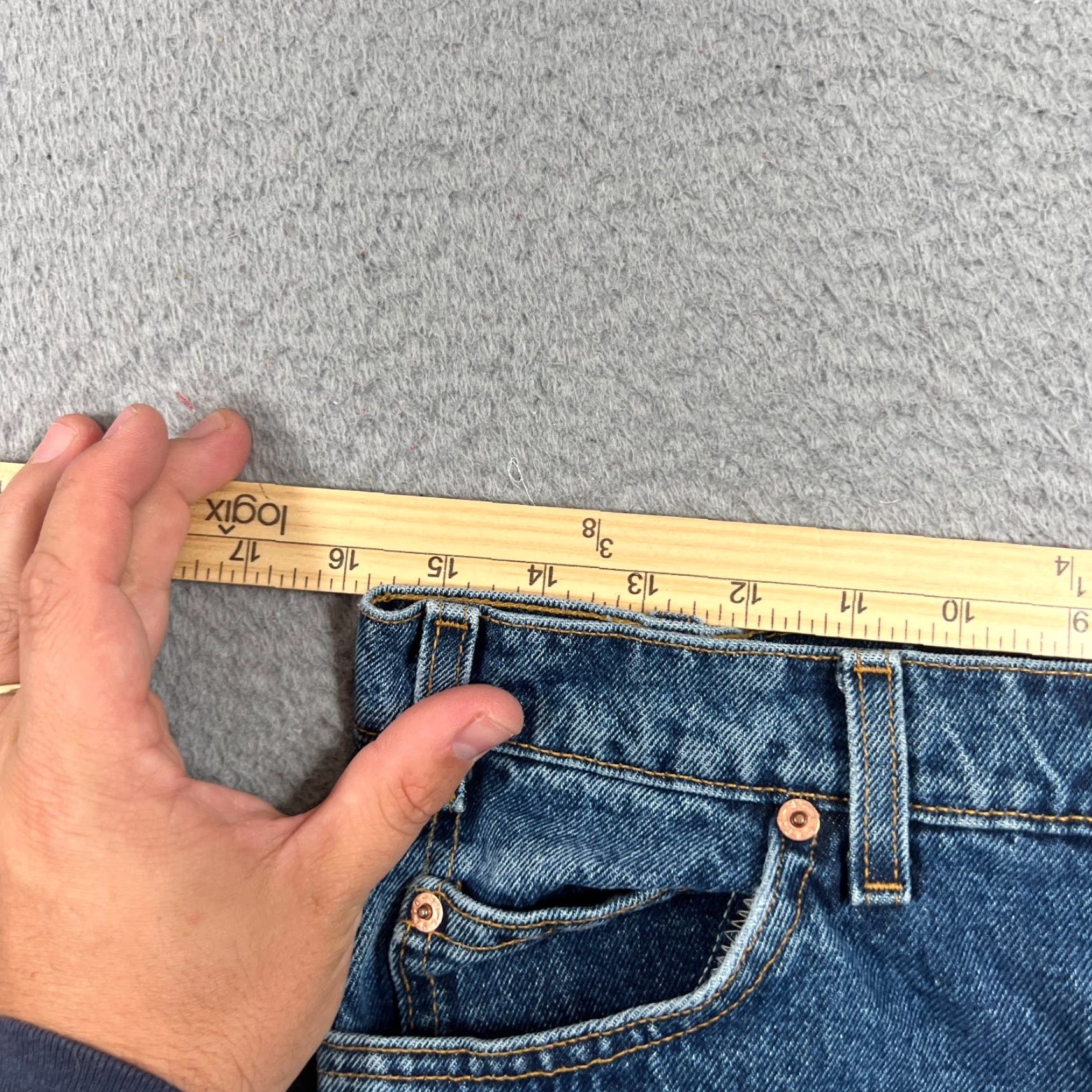 Levi's VINTAGE Levi's 550 Denim Jeans Mens 31x31 Relaxed Fit Taper Leg Blue 90s Grunge Size US 31 - 5 Thumbnail