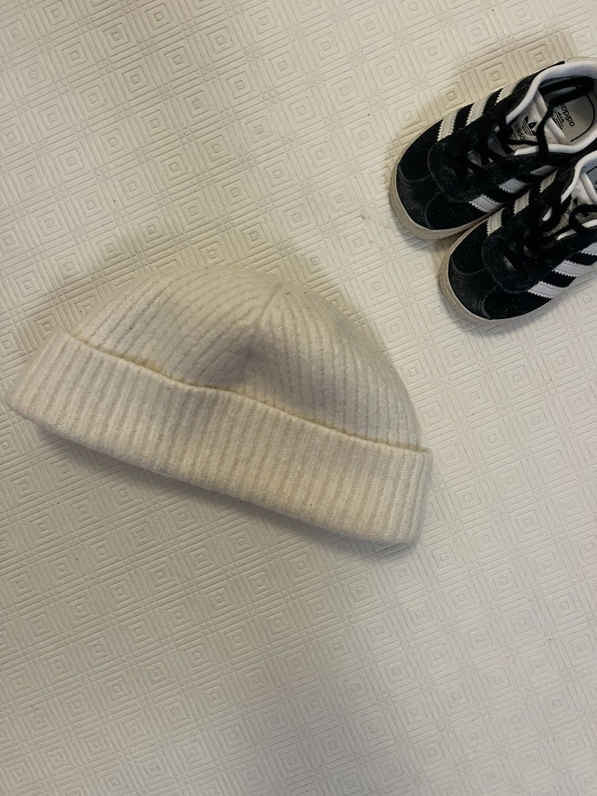 AMI Ami Paris Ami de Coeur Beanie Off-White (Kids/Junior) Size ONE SIZE - 5 Thumbnail