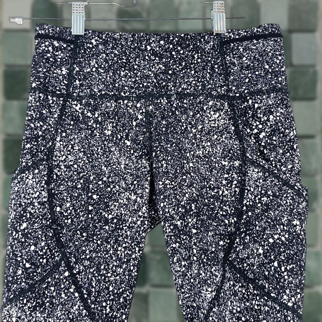Lululemon Lululemon Outrun 17" Crop Leggings Womens Size 6 Black Splatter Activewear Gym Size 27" / US 4 / IT 40 - 1 Thumbnail