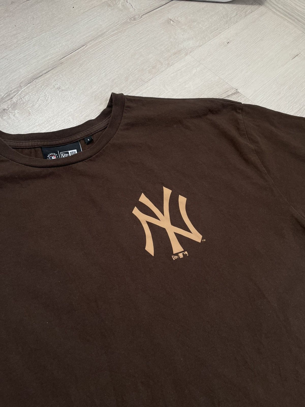 MLB × New Era Boxy Tee New York Yankees Logo New Era T-Shirt Y2k Rap Size US L / EU 52-54 / 3 - 6 Thumbnail