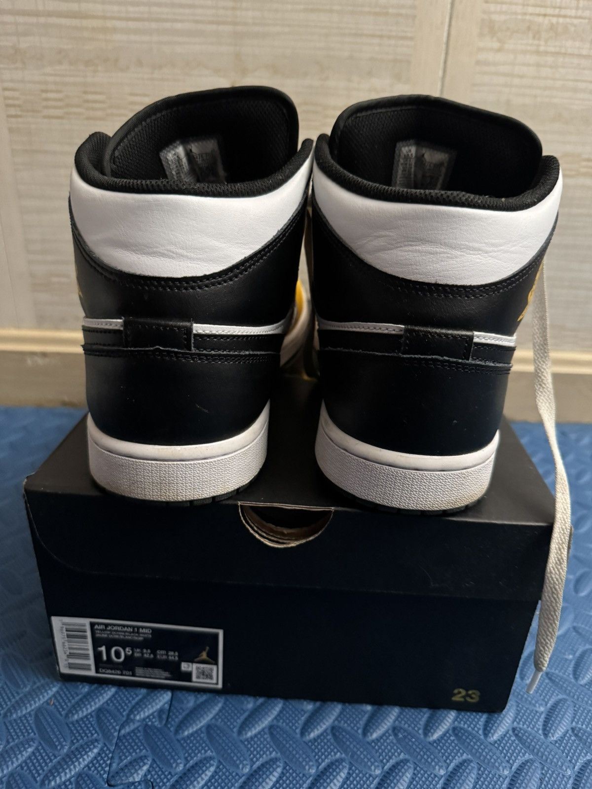 Jordan Brand Air Jordan 1 Mid Size US 10.5 / EU 43-44 - 2 Thumbnail