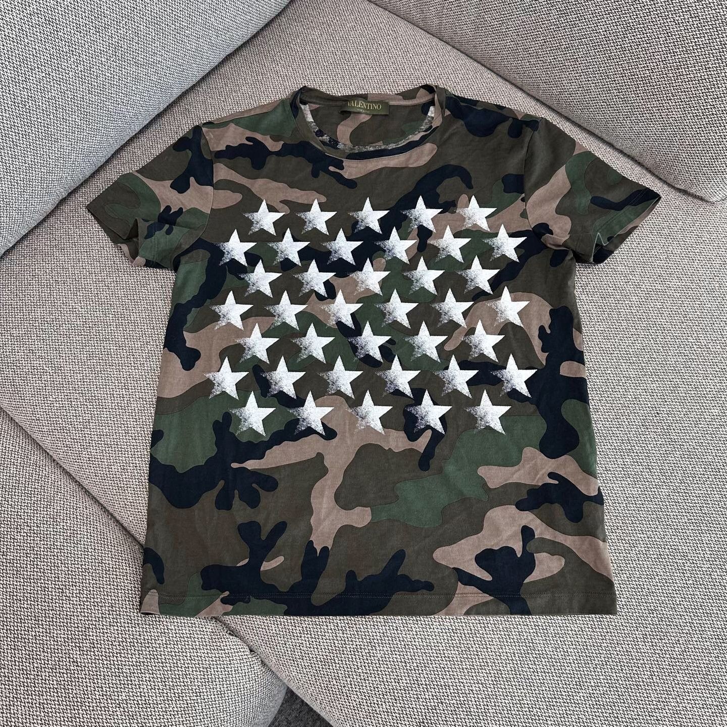 Valentino Valentino Camo Printed T-Shirt S Women Size S / US 4 / IT 40 - 1 Thumbnail