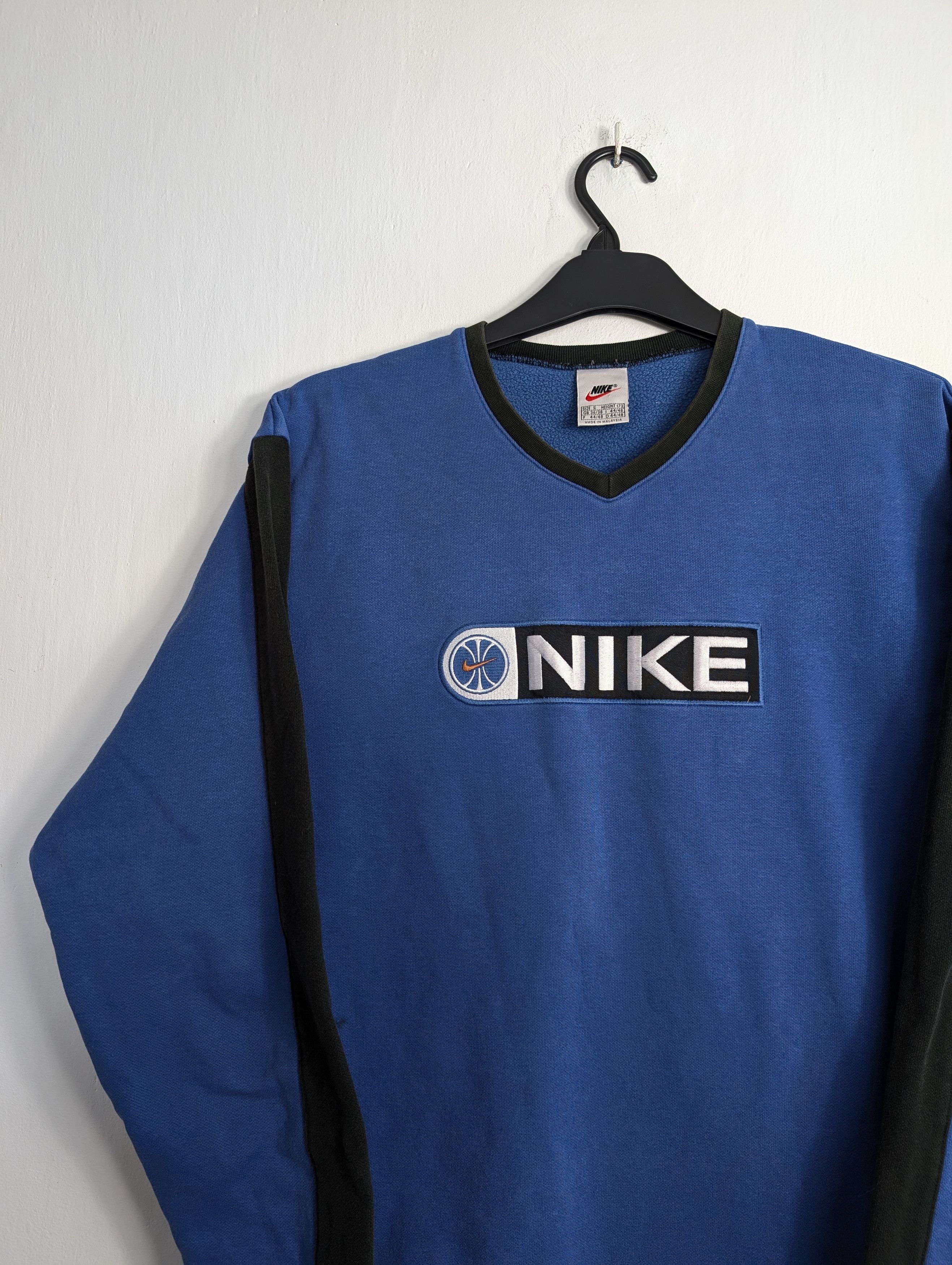 Nike Vintage Nike V-Neck Blue Sweatshirt 90s Retro Y2K Boxy Size US S / EU 44-46 / 1 - 2 Thumbnail