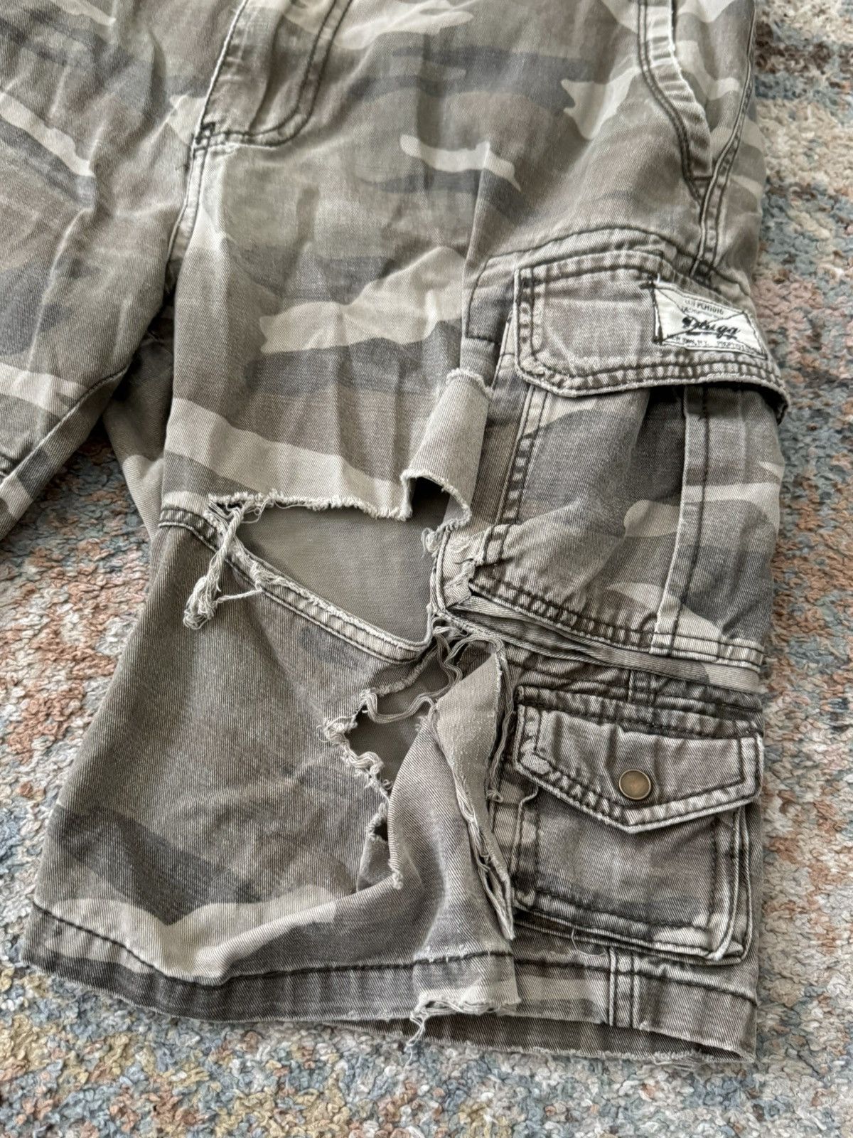 Other VTG Y2K Camo Shorts Faded 34 Thrashed Distressed Size US 32 / EU 48 - 2 Thumbnail