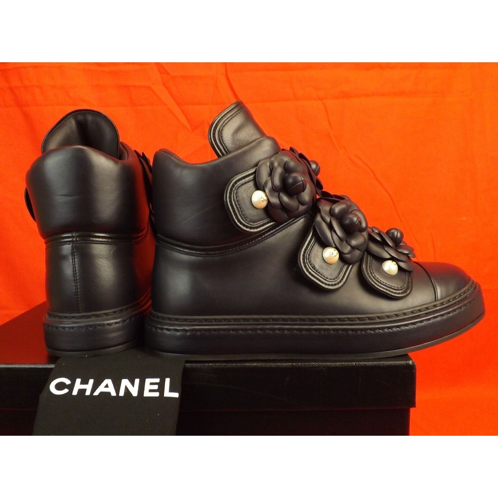 Chanel NAVY LEATHER CAMELLIA FLOWERS PEARLS CC G31628 SNEAKERS 37.5 Size US 7.5 / IT 37.5 - 7 Thumbnail
