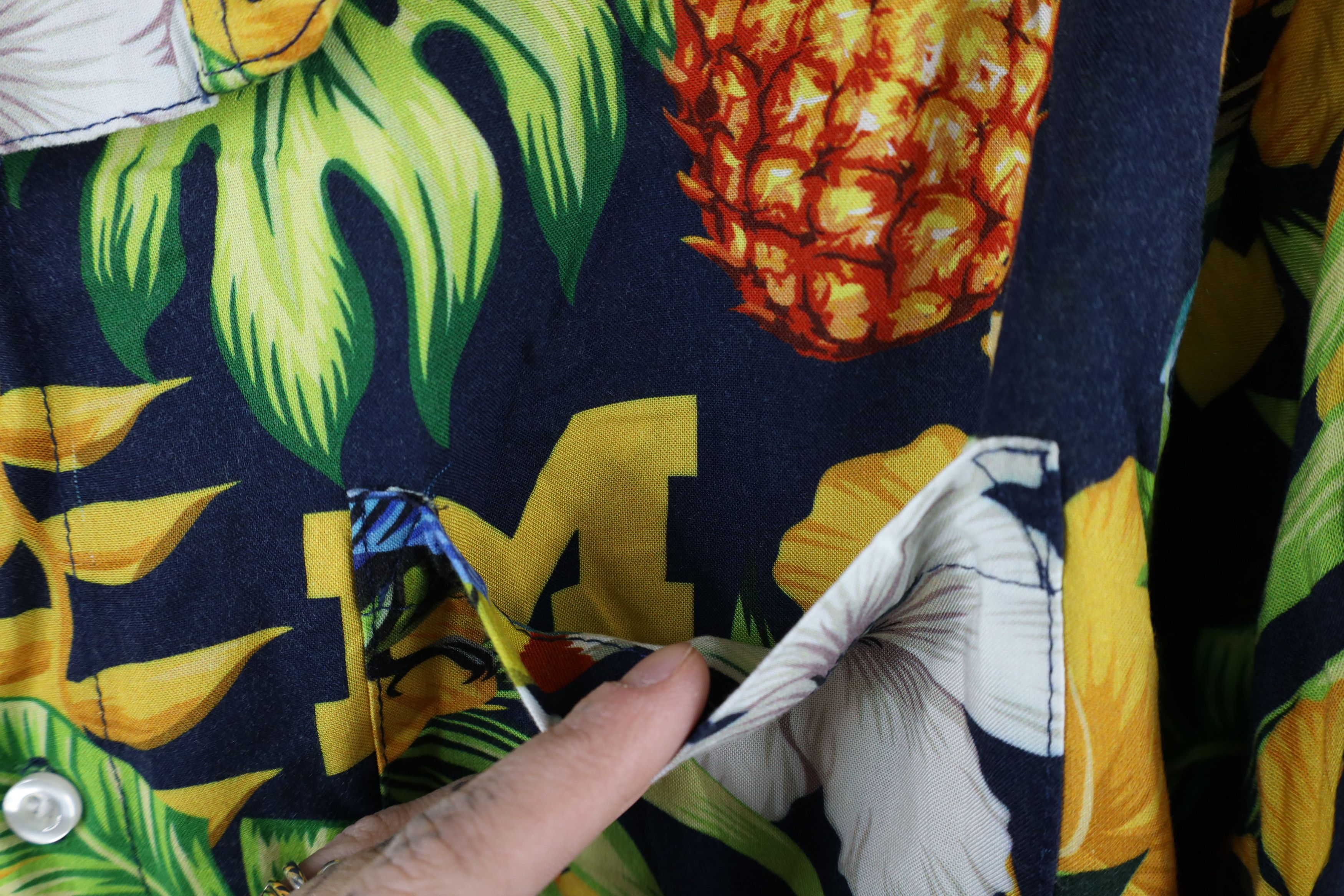 Vintage Vintage 90s University of Michigan Hawaiian Button Shirt Size US XL / EU 56 / 4 - 4 Thumbnail