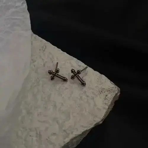 Sterling Silver vintage cross stud （1pairs） Size ONE SIZE - 4 Thumbnail