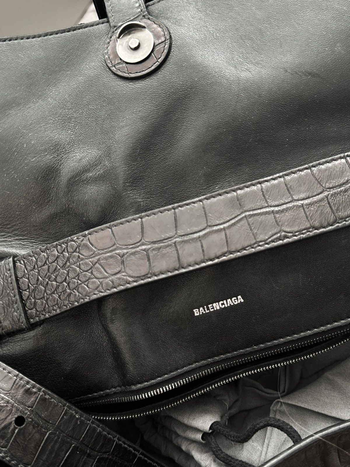 Balenciaga Balenciaga Downtown Medium Crocodile Embossed Shoulder Bag Size ONE SIZE - 12 Thumbnail