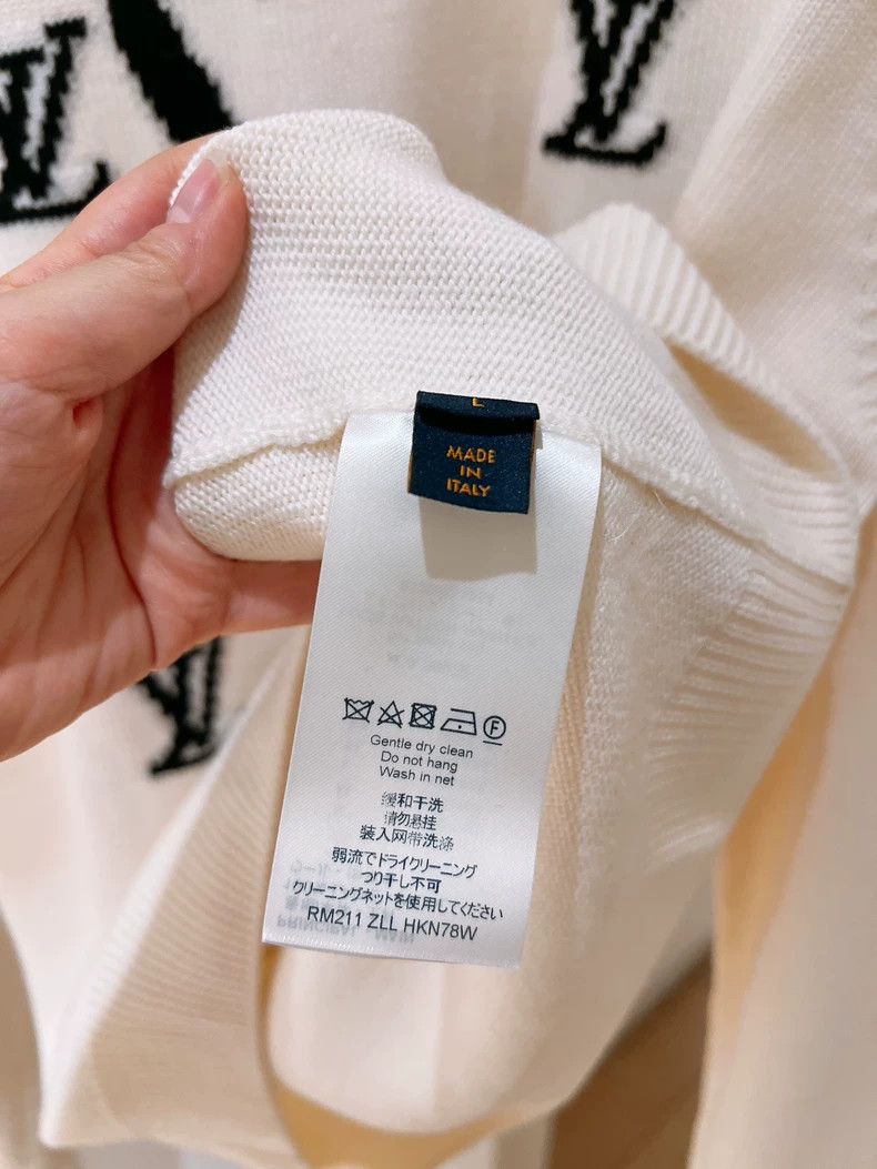 Louis Vuitton Louis Vuitton White Clock Sweater 2503-Nextarrow Size US L / EU 52-54 / 3 - 9 Thumbnail
