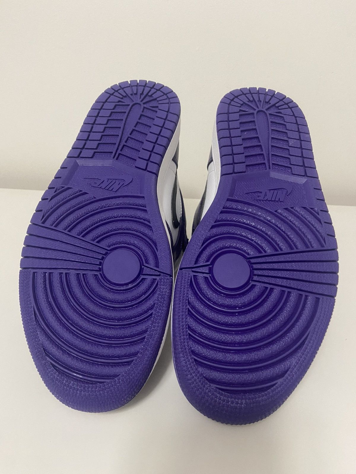Jordan Brand Jordan 1 High Court Purple 2.0 (2020 Release) Size US 10.5 / EU 43-44 - 5 Thumbnail