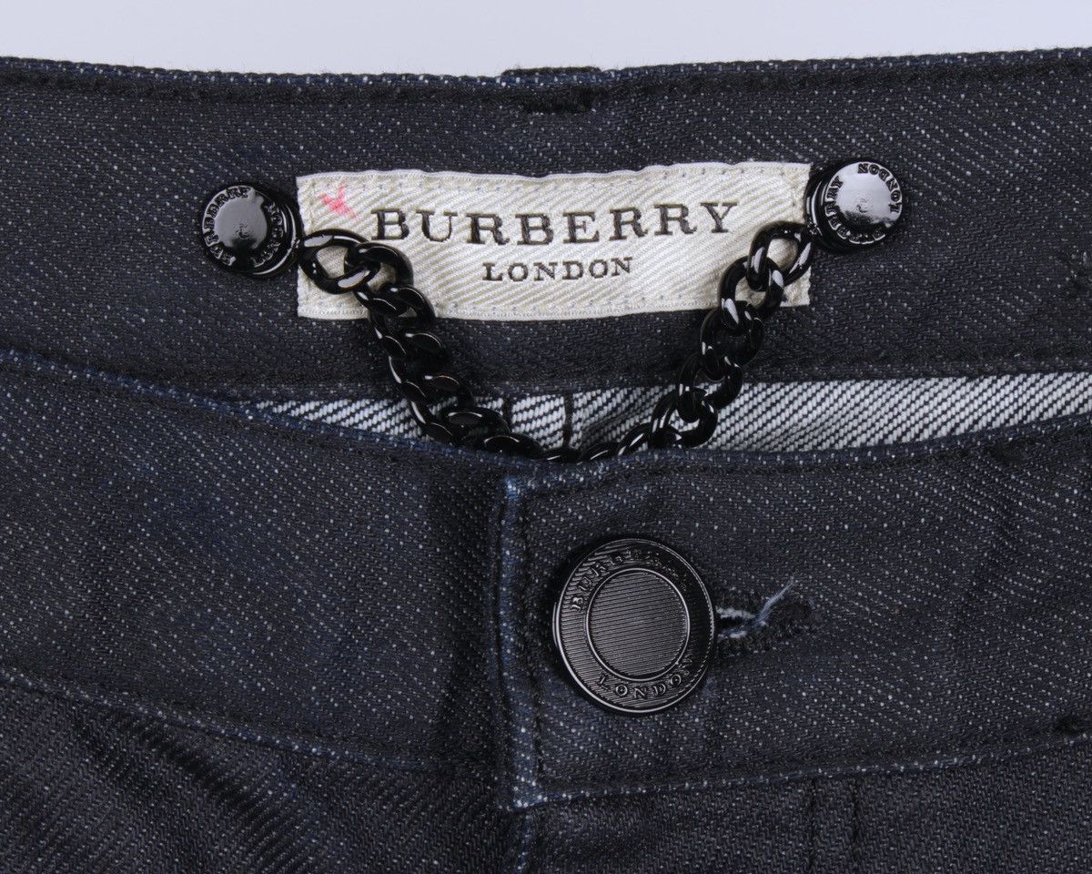 Burberry × Designer BURBERRY London Steadman Dark Blue Jeans Leather Metal Logo Size US 28 / EU 44 - 3 Thumbnail