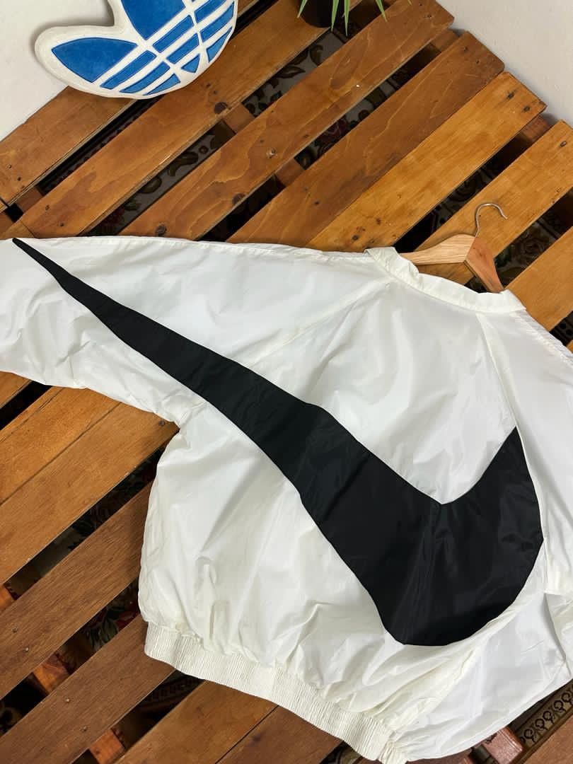 VINTAGE NIKE BIG SWOOSH WINBREAKER