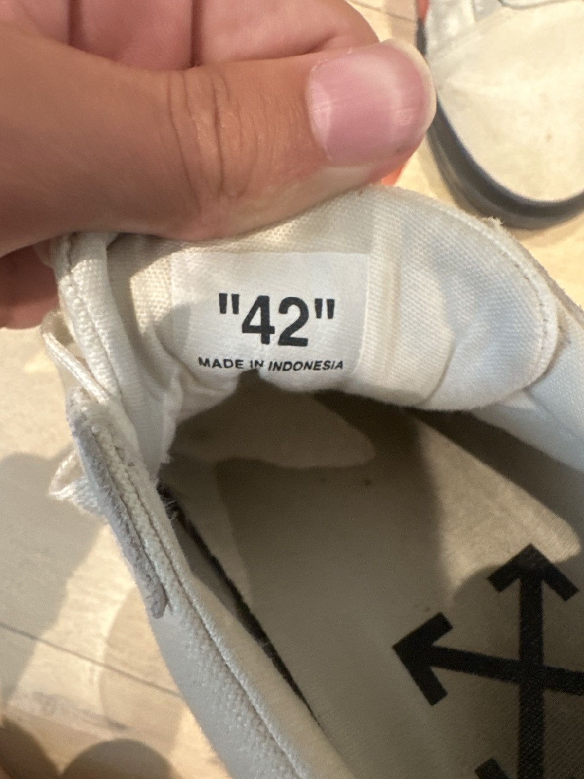 Off-White Off-white/virgin abloh low top sneaker Size US 8.5 / EU 41-42 - 2 Thumbnail