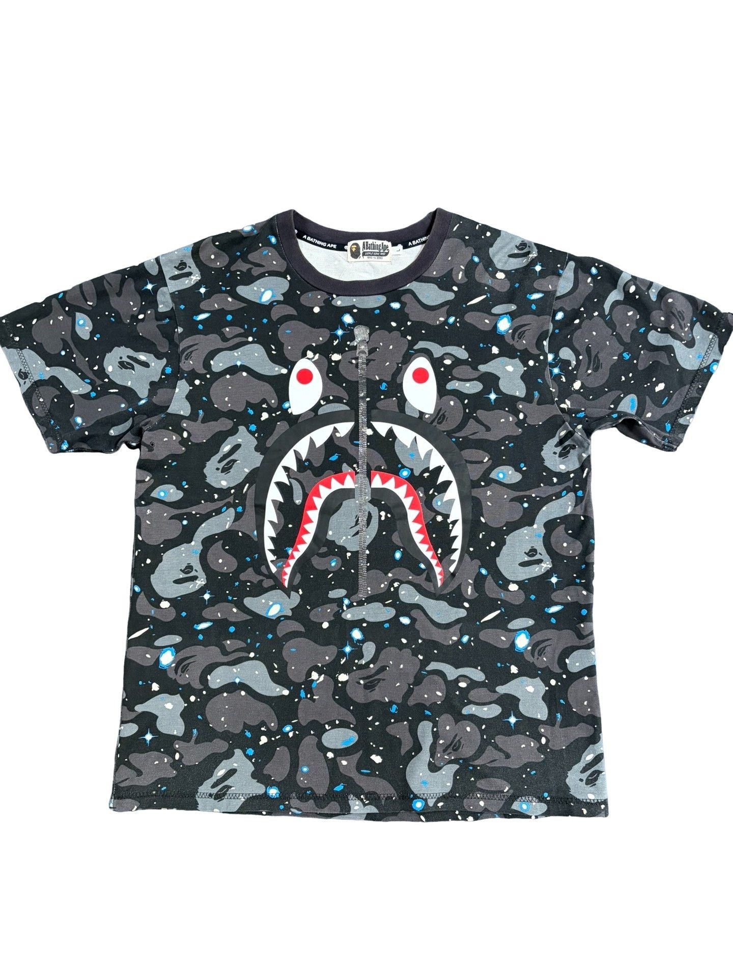 Bape BAPE Space Camo Shark T-Shirt Size L Size US L / EU 52-54 / 3 - 1 Thumbnail