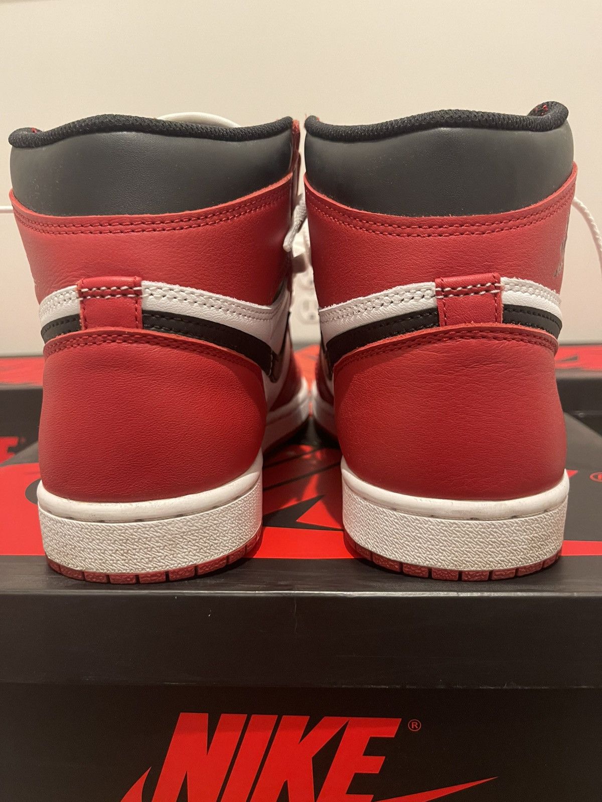 Jordan Brand Nike Air Jordan 1 Retro High Chicago 2015 Red White Black Size US 8.5 / EU 41-42 - 3 Thumbnail