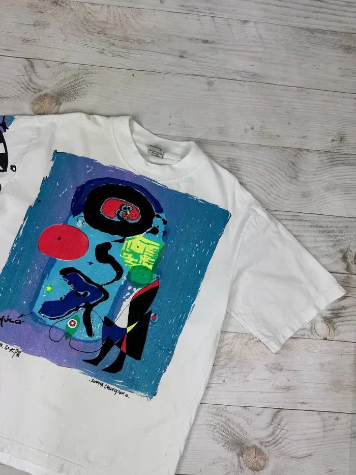 Vintage Vintage Joan Miro Art T-Shirt 90s The Red Sun Size US L / EU 52-54 / 3 - 7 Thumbnail