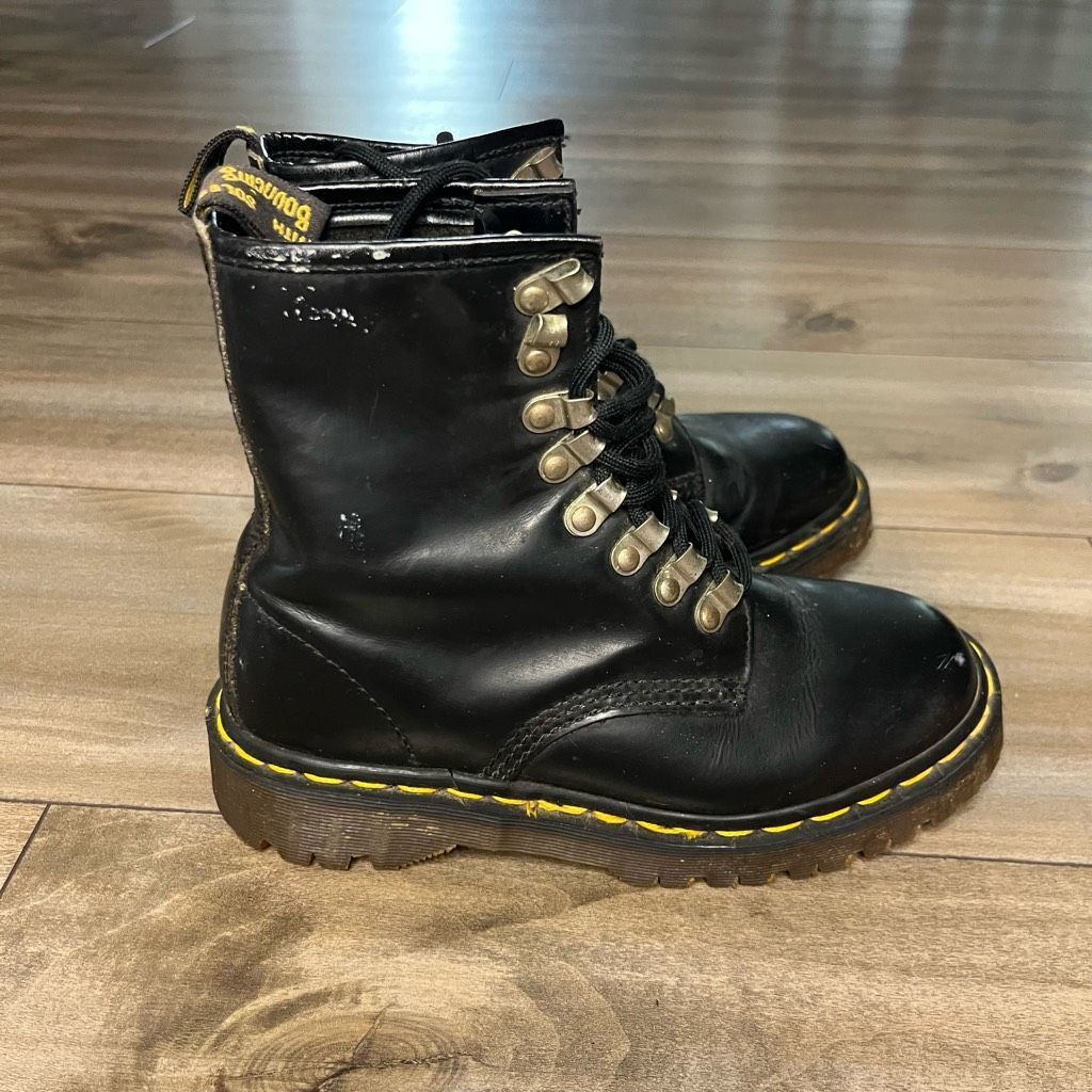 Dr. Martens Vintage Doc Martens Made in England Lug Sole Combat Boots Wo Size US 5 / IT 35 - 3 Thumbnail