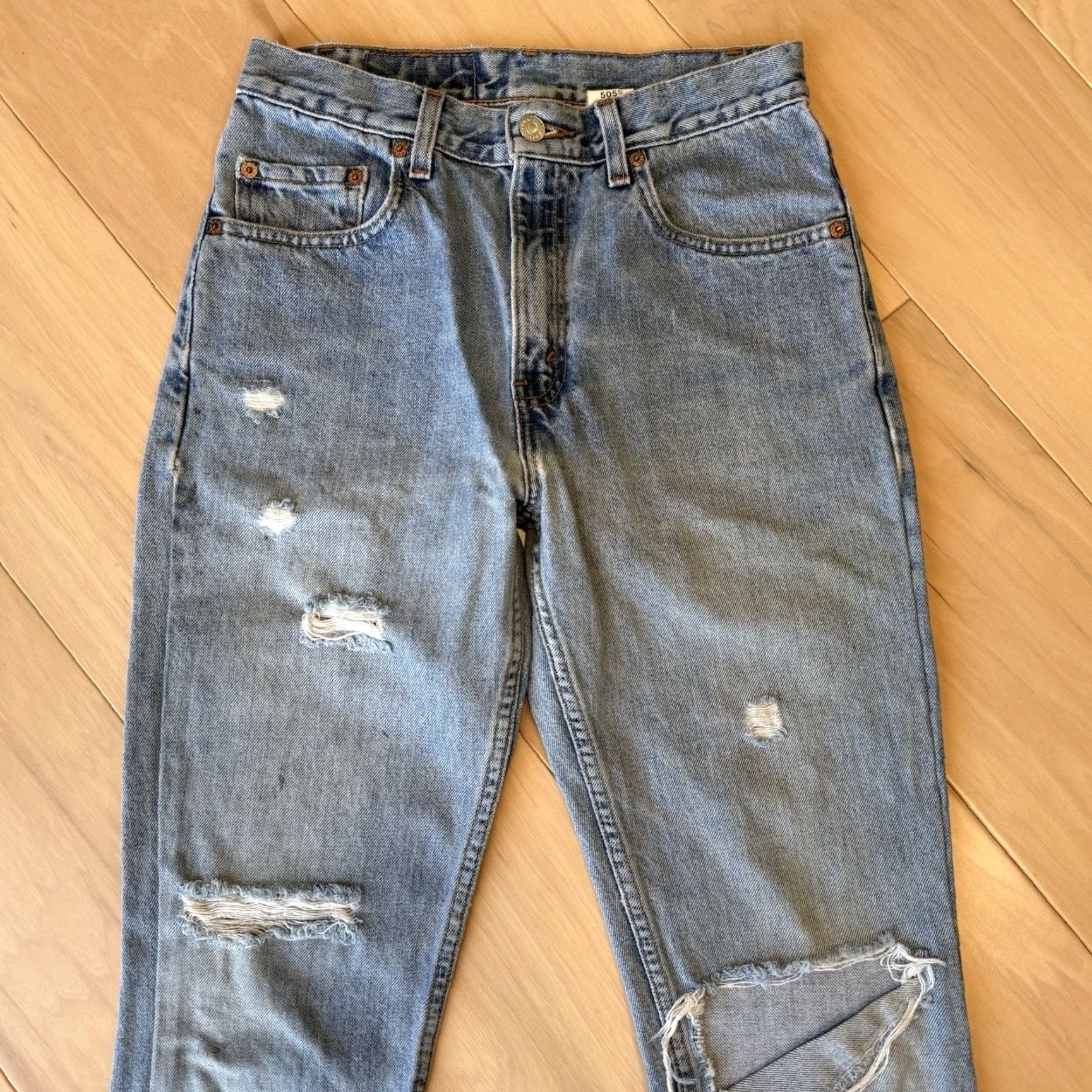 Levi's VINTAGE Levi's 505 Jeans 28 Blue Distressed Light Wash Straight Leg Denim Regular Waist 28 Men USA Western 80s Outfit Size US 28 / EU 44 - 4 Thumbnail