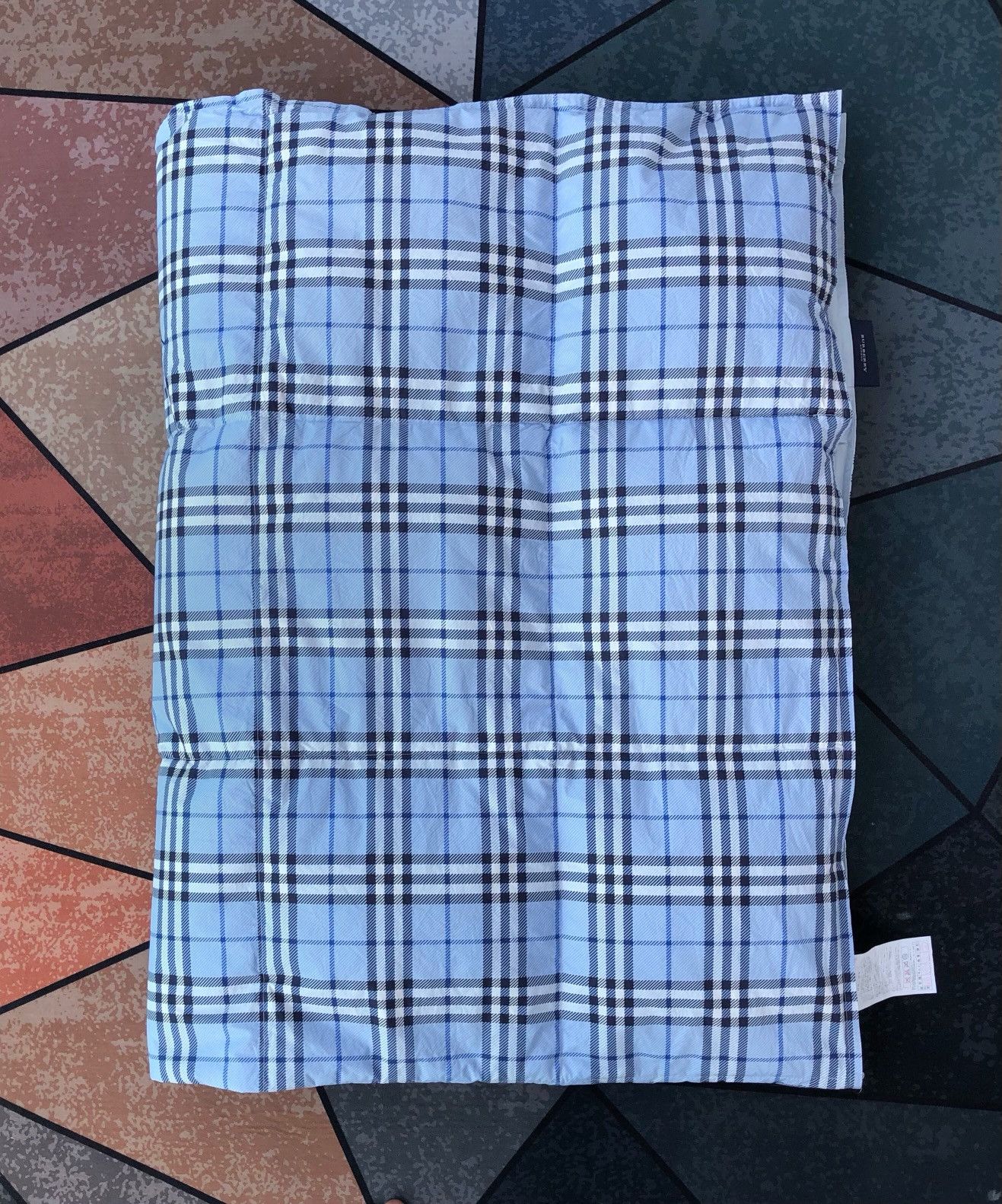 Burberry Burberry Goose Feather Blanket 150cm x 210cm Made In Japan Size ONE SIZE - 6 Thumbnail